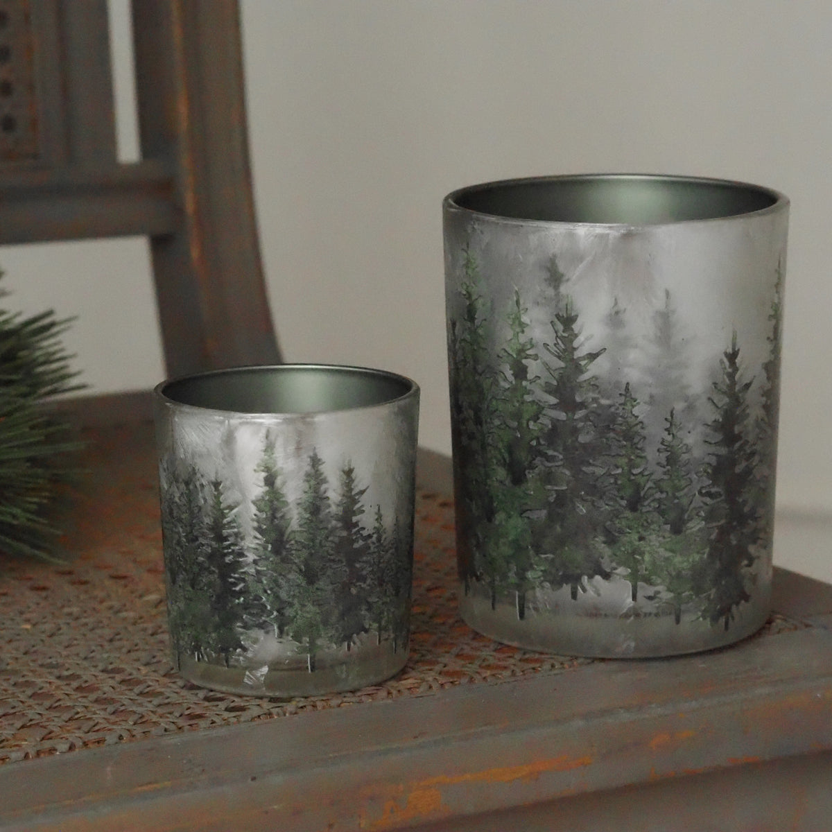 Teelichtgläser 2er-Set · Tannenwald-Motiv in Metallic-Optik