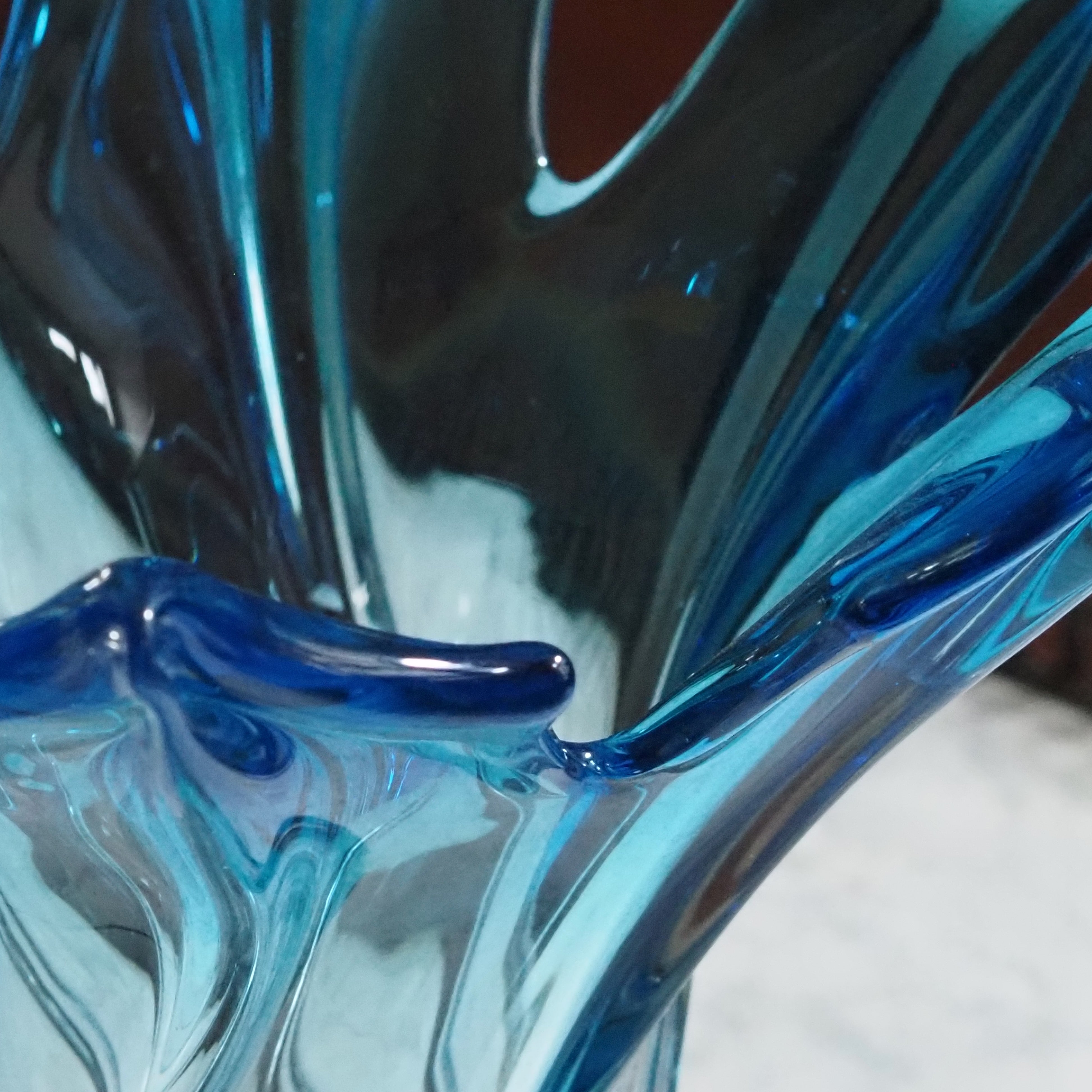 Murano Glasvase Aquablau · Mundgeblasenes Kunstglas mit Flammenform, Made in Italy