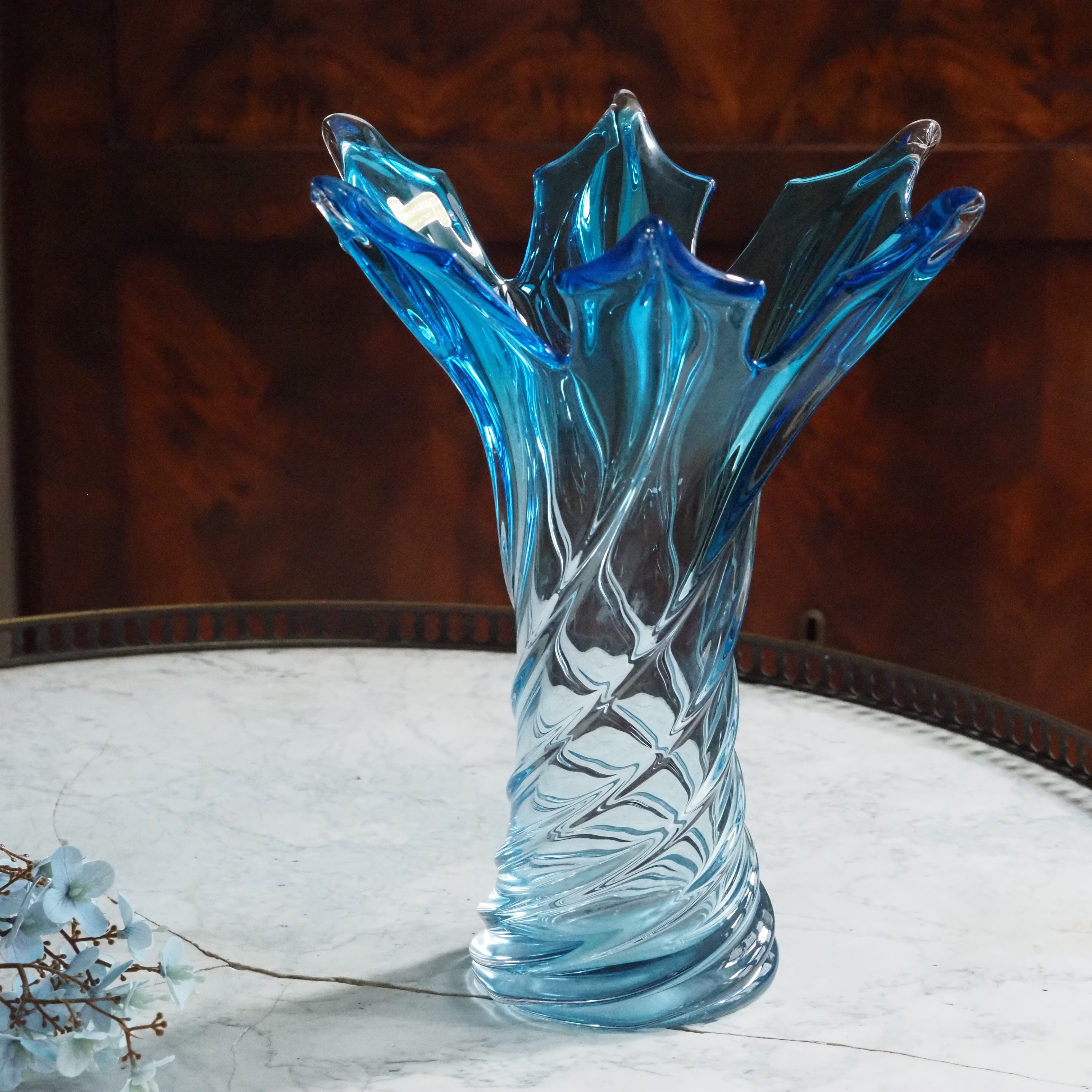 Murano Glasvase Aquablau · Mundgeblasenes Kunstglas mit Flammenform, Made in Italy