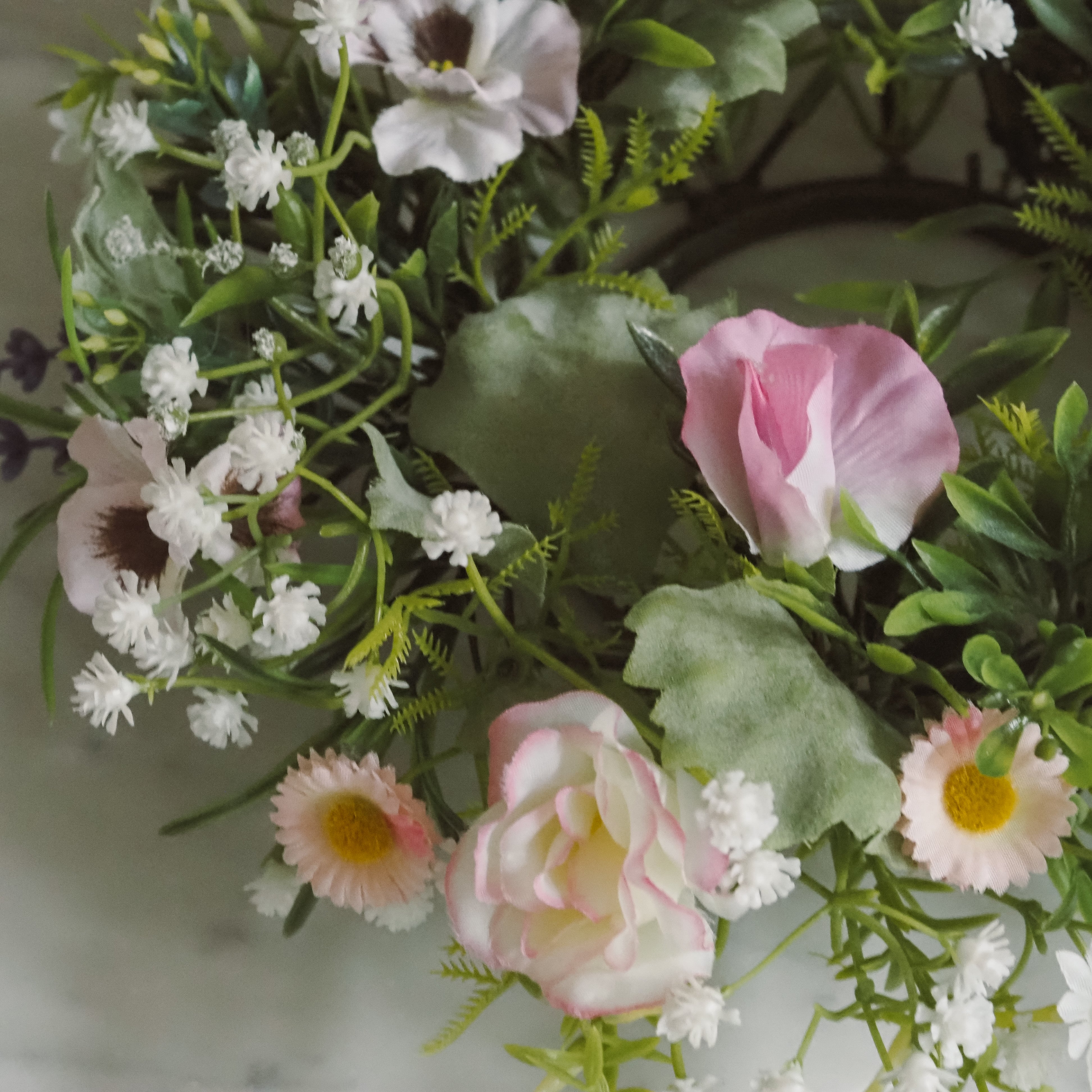 Blütenkranz · Frühlingskranz mit Rosen und Margeriten