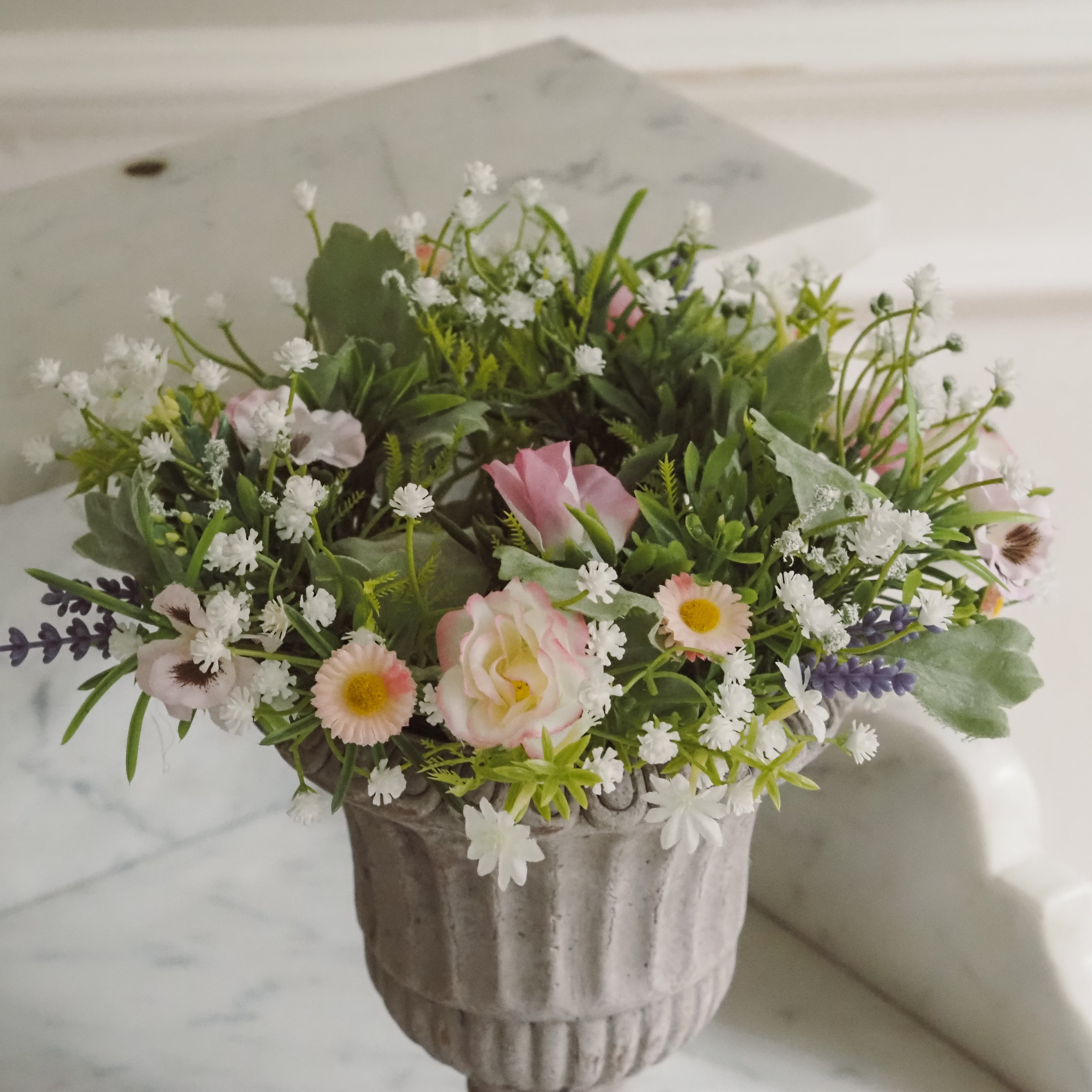 Blütenkranz · Frühlingskranz mit Rosen und Margeriten