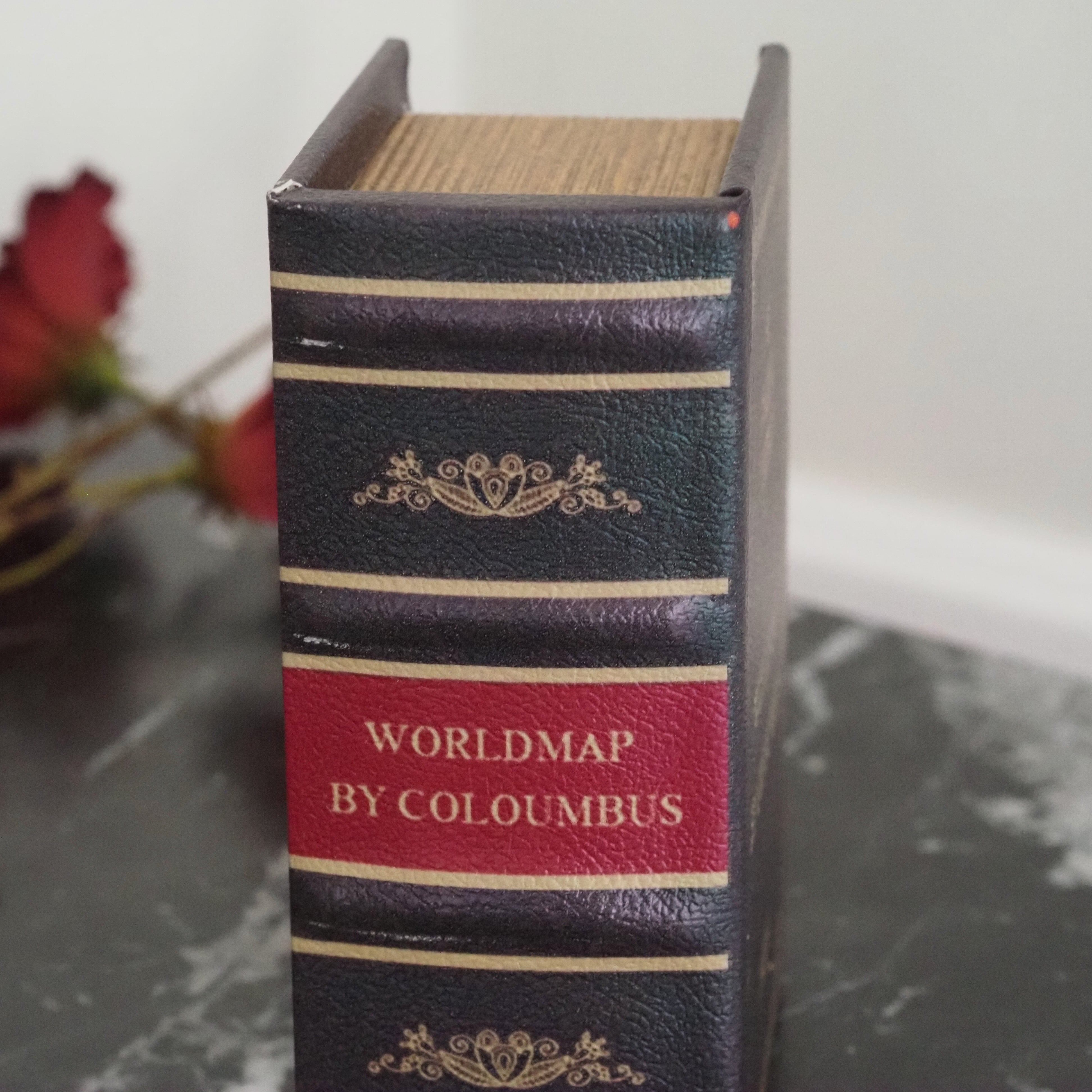 Aufbewahrungsbuch Weltkarte Columbus · Buchbox im historischen Stil