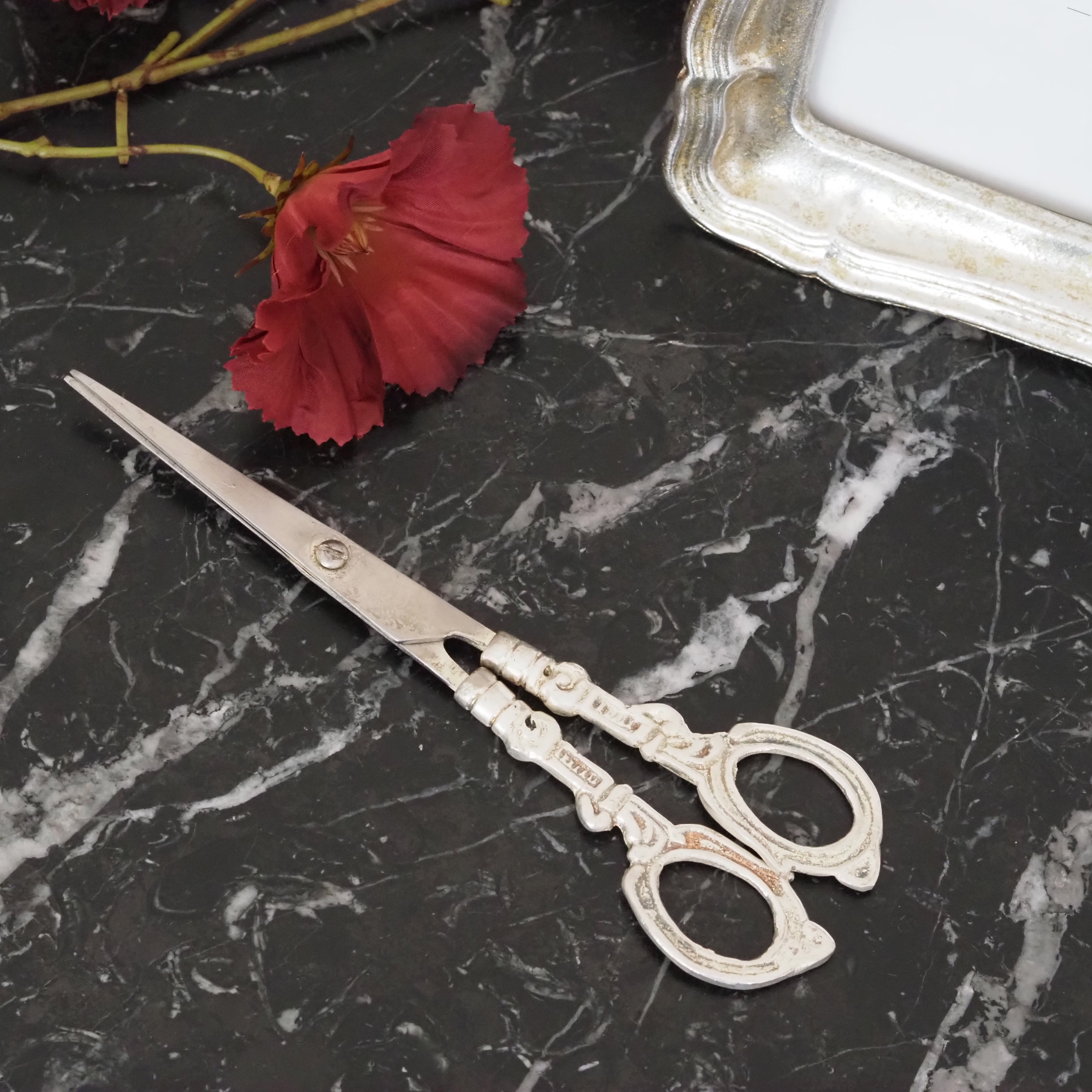 Schere 18 cm · historisch inspirierte Zierschere in Antiksilber