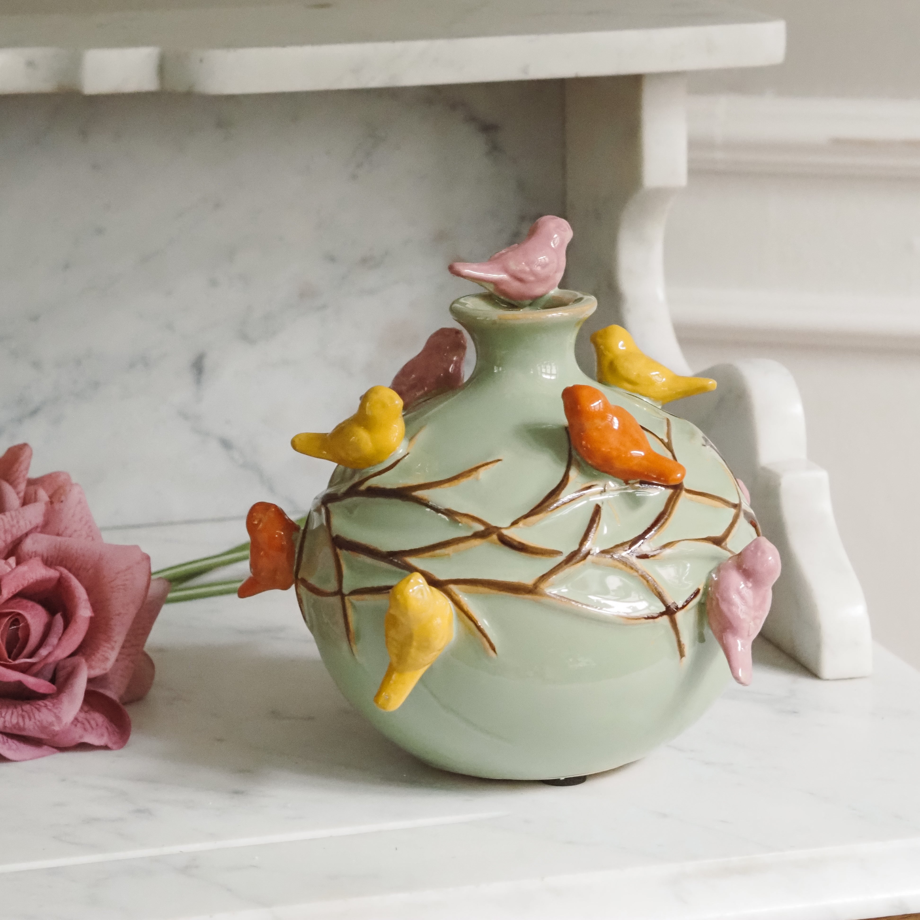 Keramikvase mit plastischem Vogeldekor · naturinspirierte Form, Blumenvase