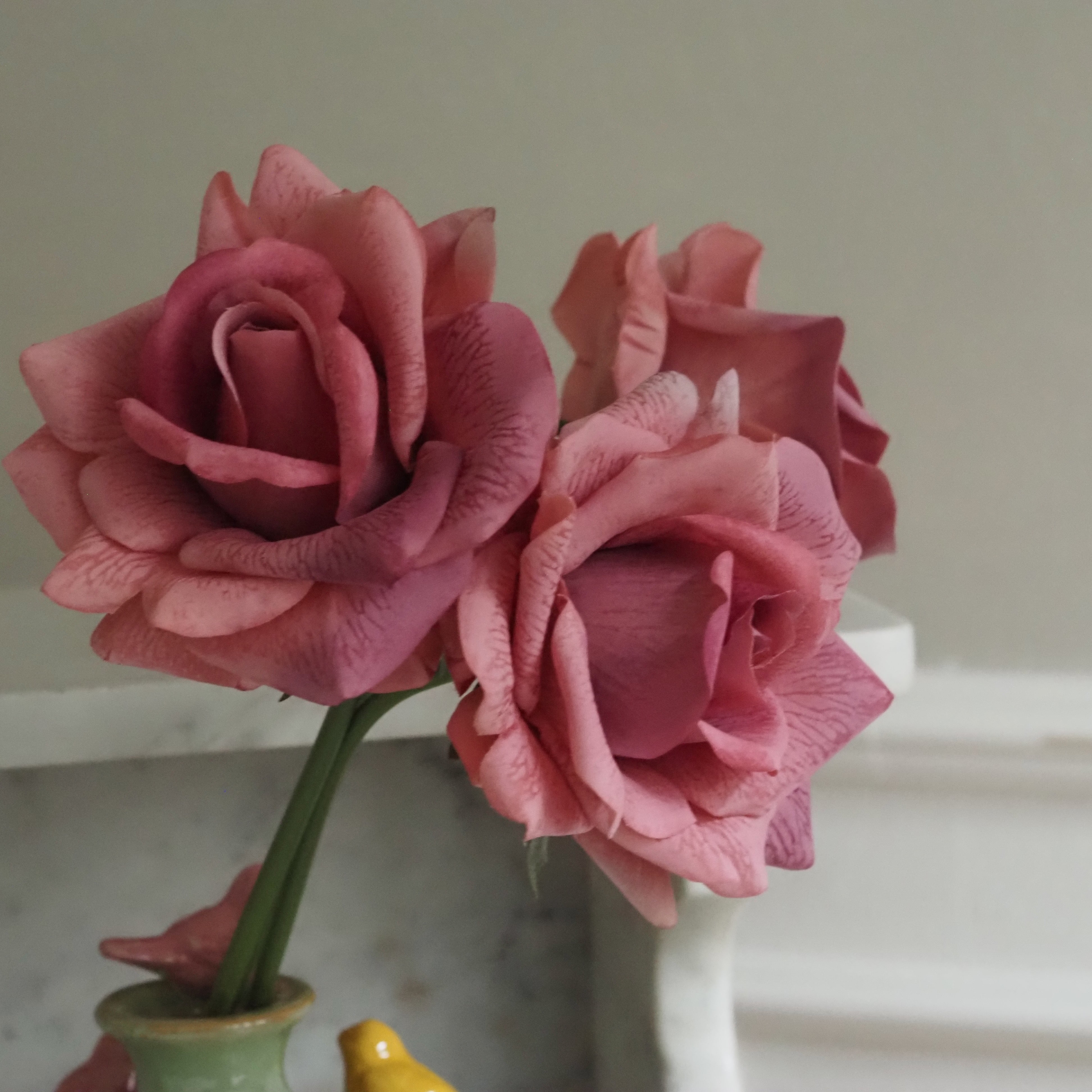 Rosenbund Altrosa · dekorativer Blütenzweig mit drei Rosen