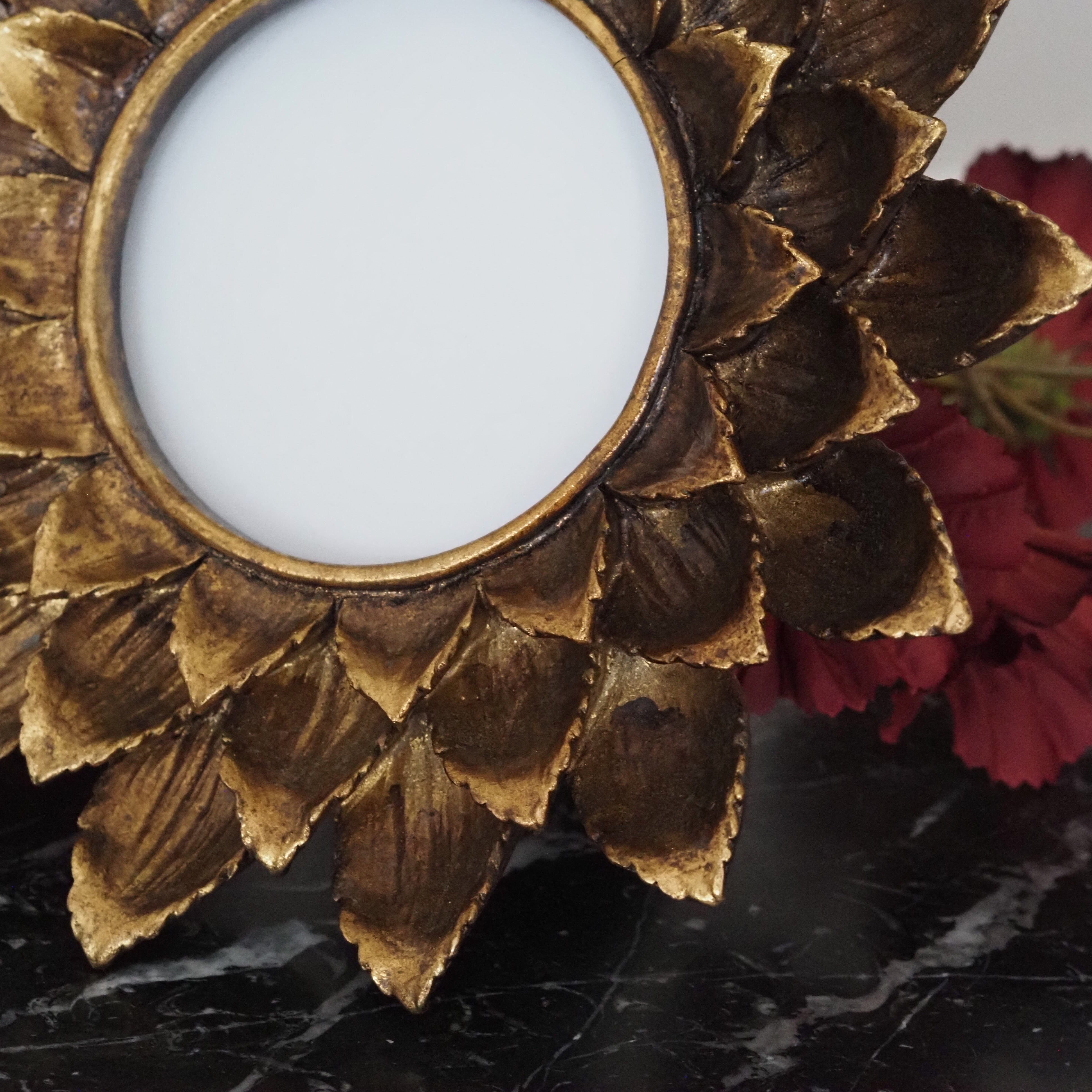 Bilderrahmen Gold · Blattkranz in Sonnenform mit Antik-Patina