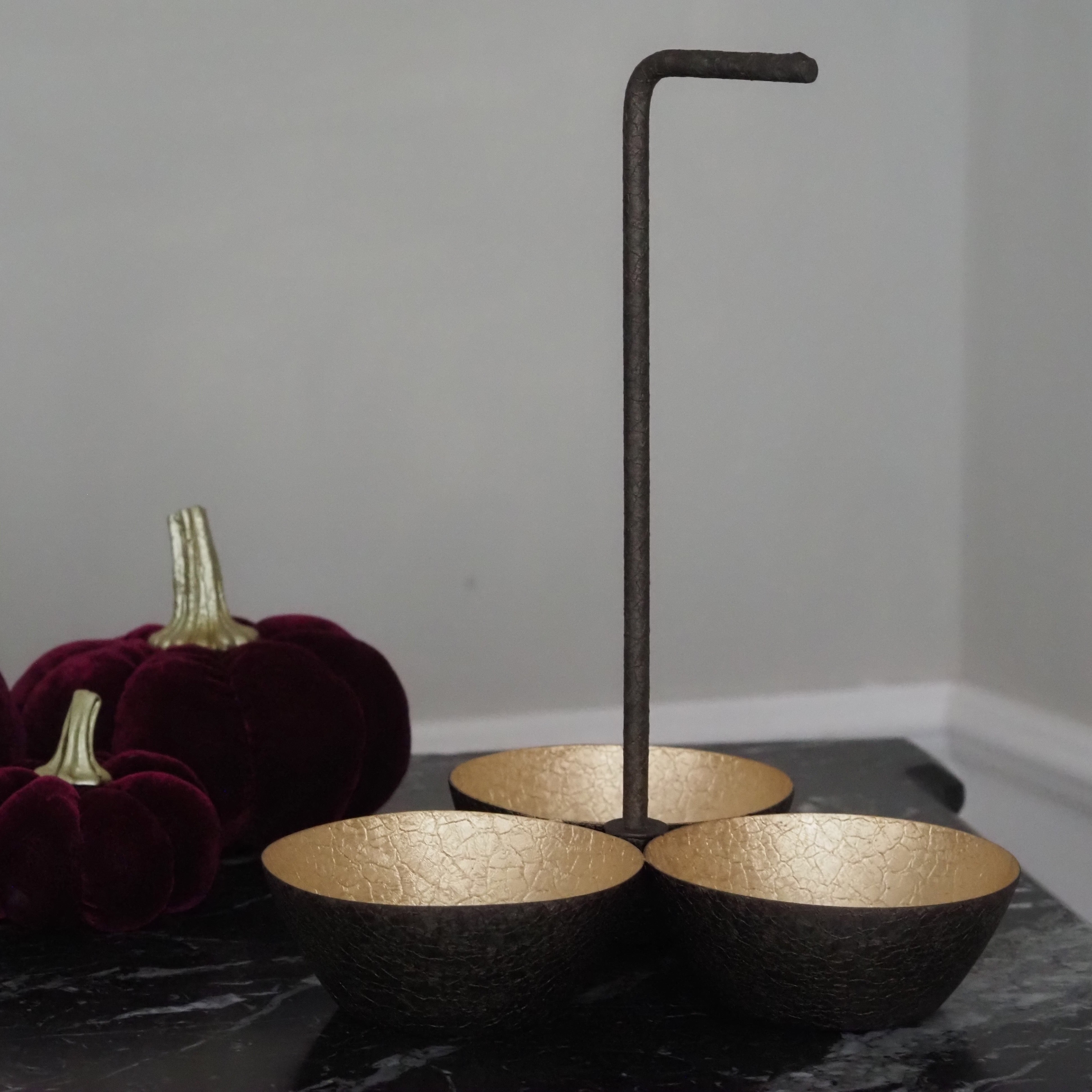 Schalenset Almu · 3 Dekoschalen im Metallgestell · Goldfarben