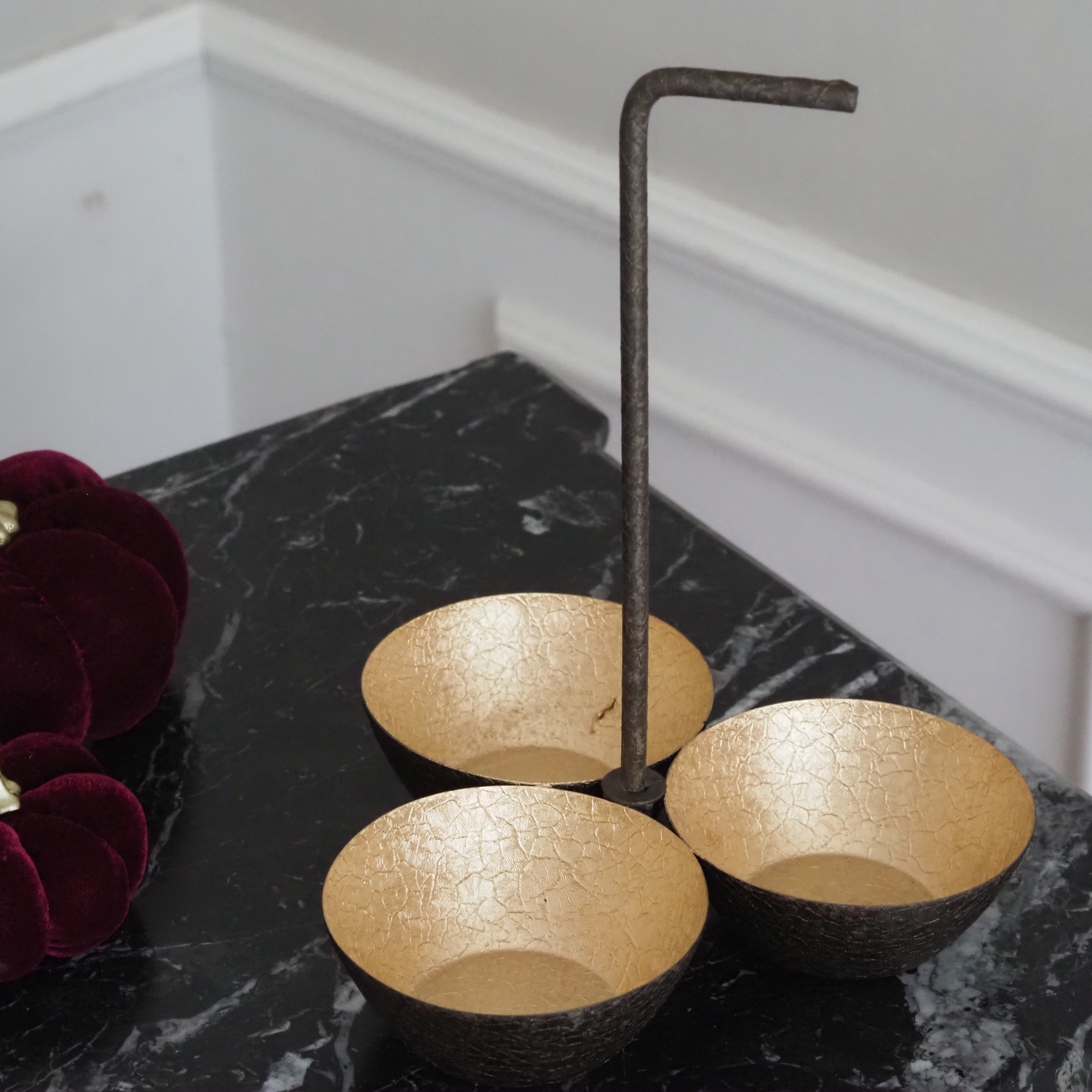 Schalenset Almu · 3 Dekoschalen im Metallgestell · Goldfarben