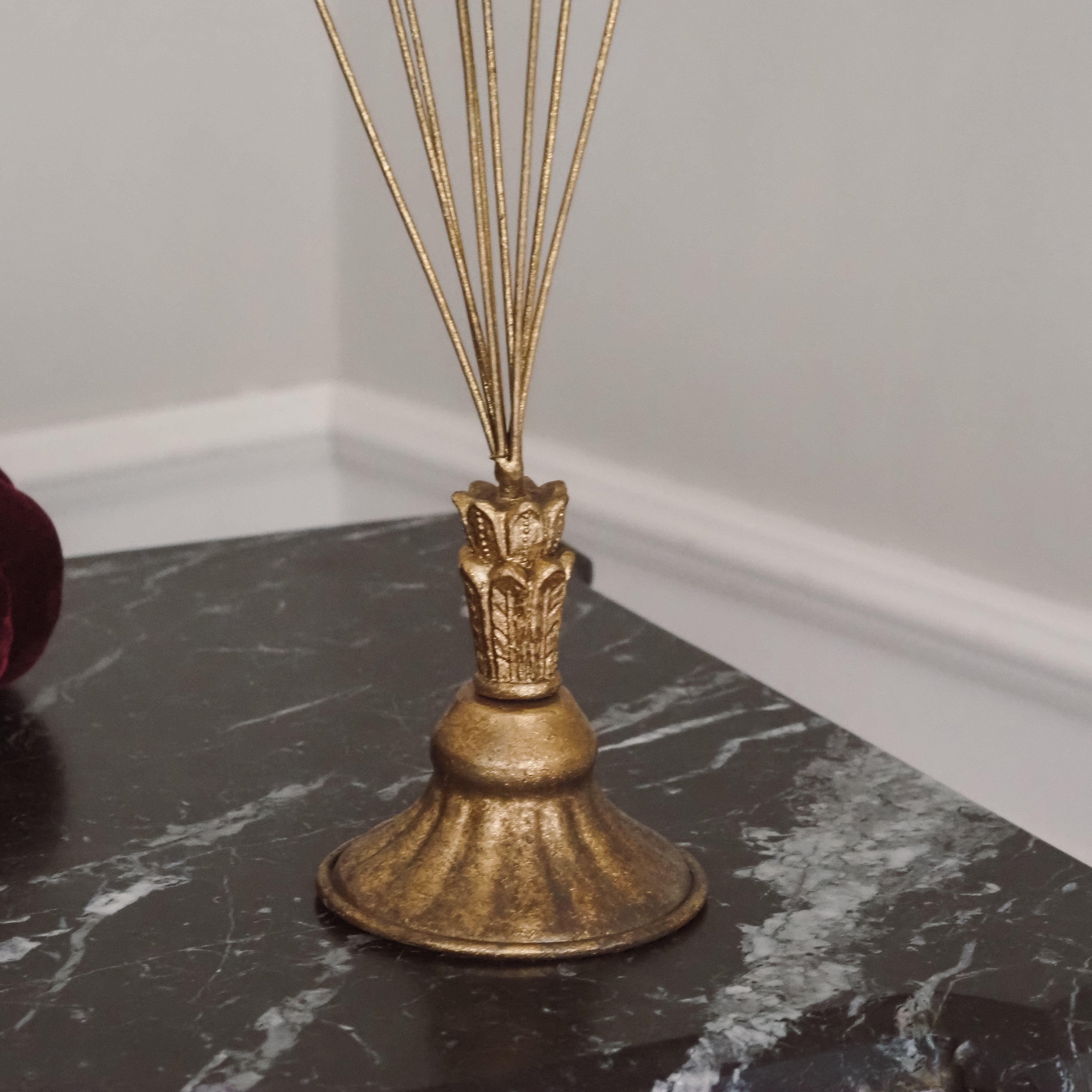 Foto- und Kartenhalter mit Herzen Gold · drehbar