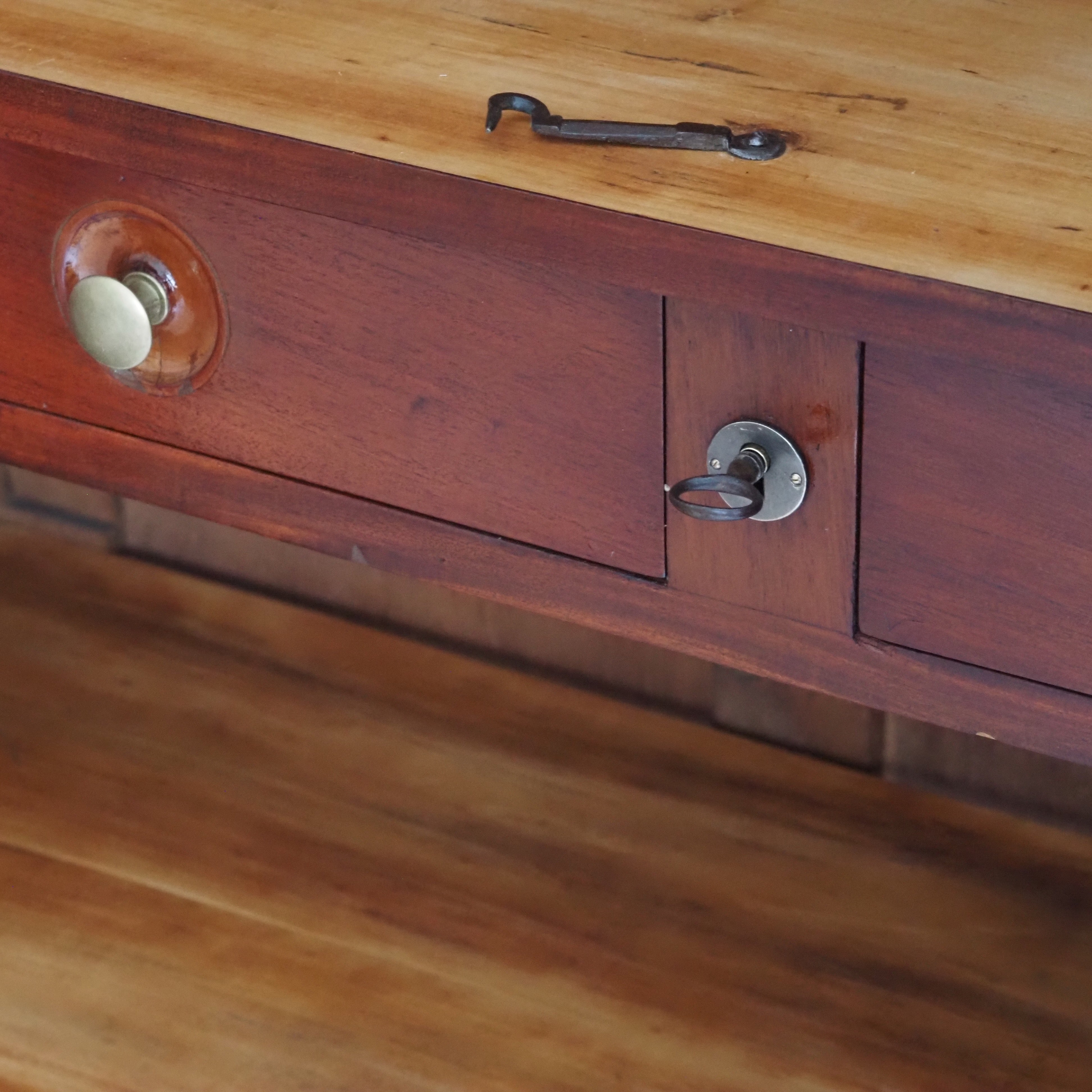 Antiker Mahagoni Kleiderschrank mit Regalböden, Gründerzeit Frankreich um 1900
