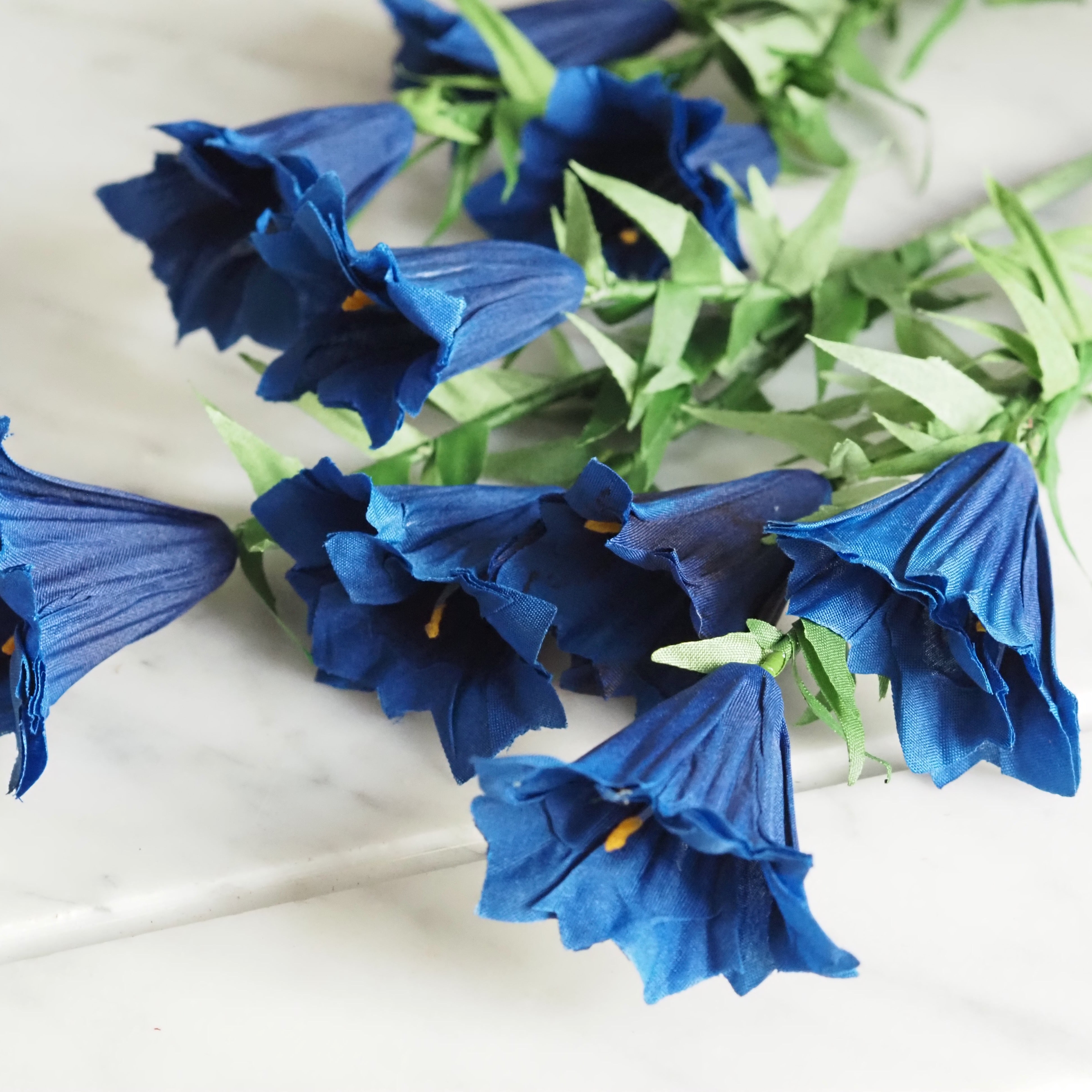 Enzianbusch · künstlicher Blütenzweig in Blau