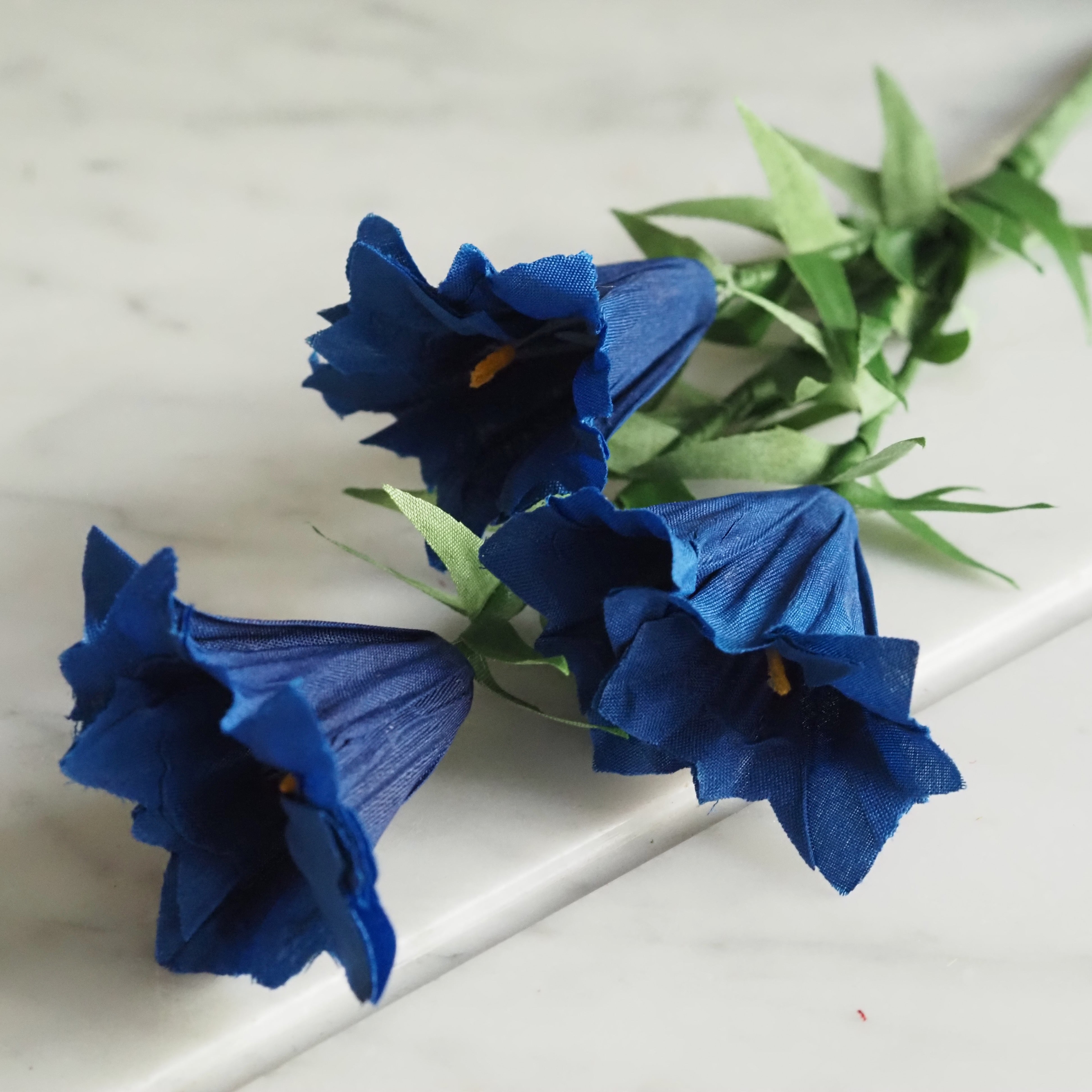 Enzianbusch · künstlicher Blütenzweig in Blau