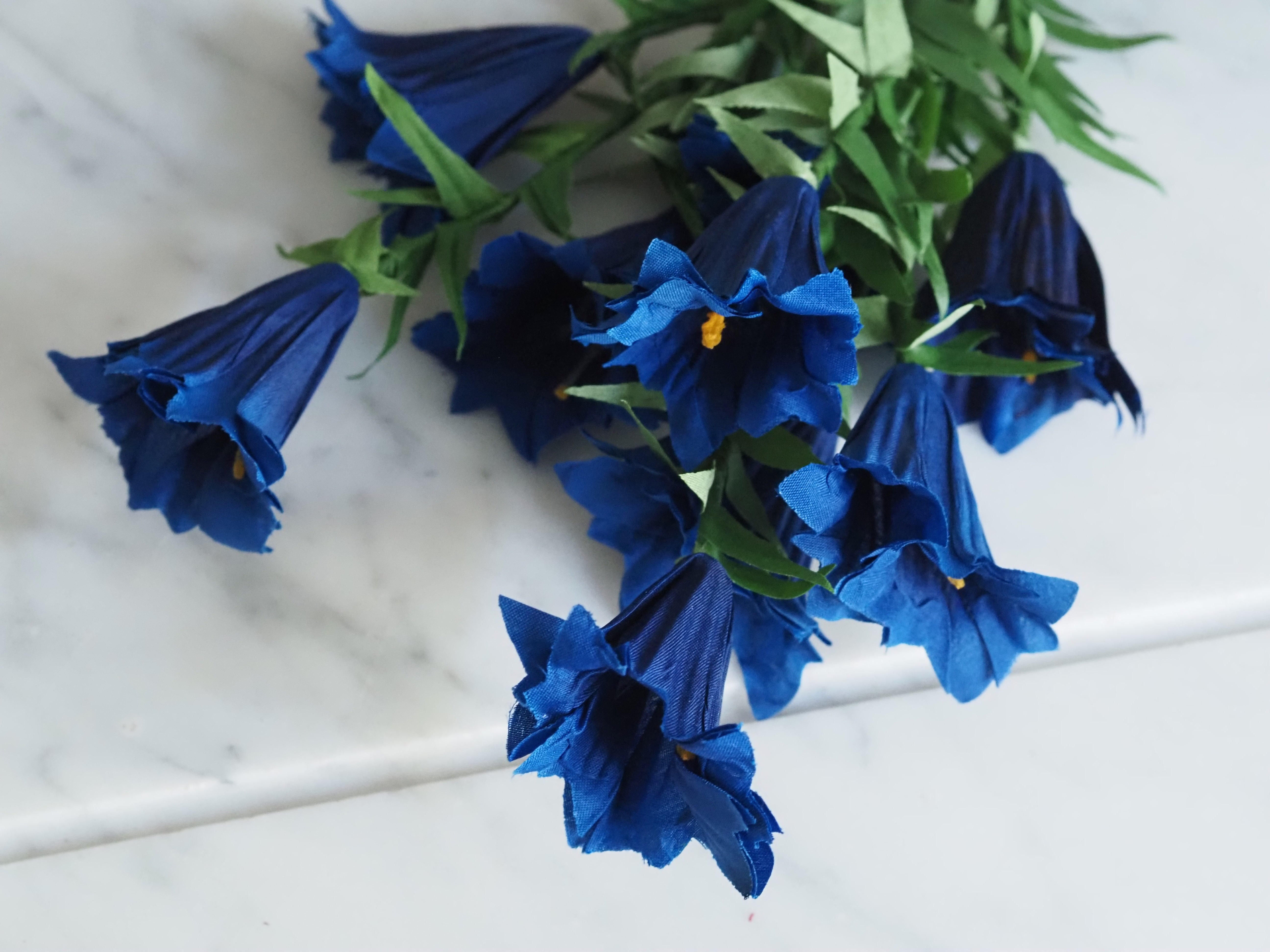 Enzianbusch · künstlicher Blütenzweig in Blau