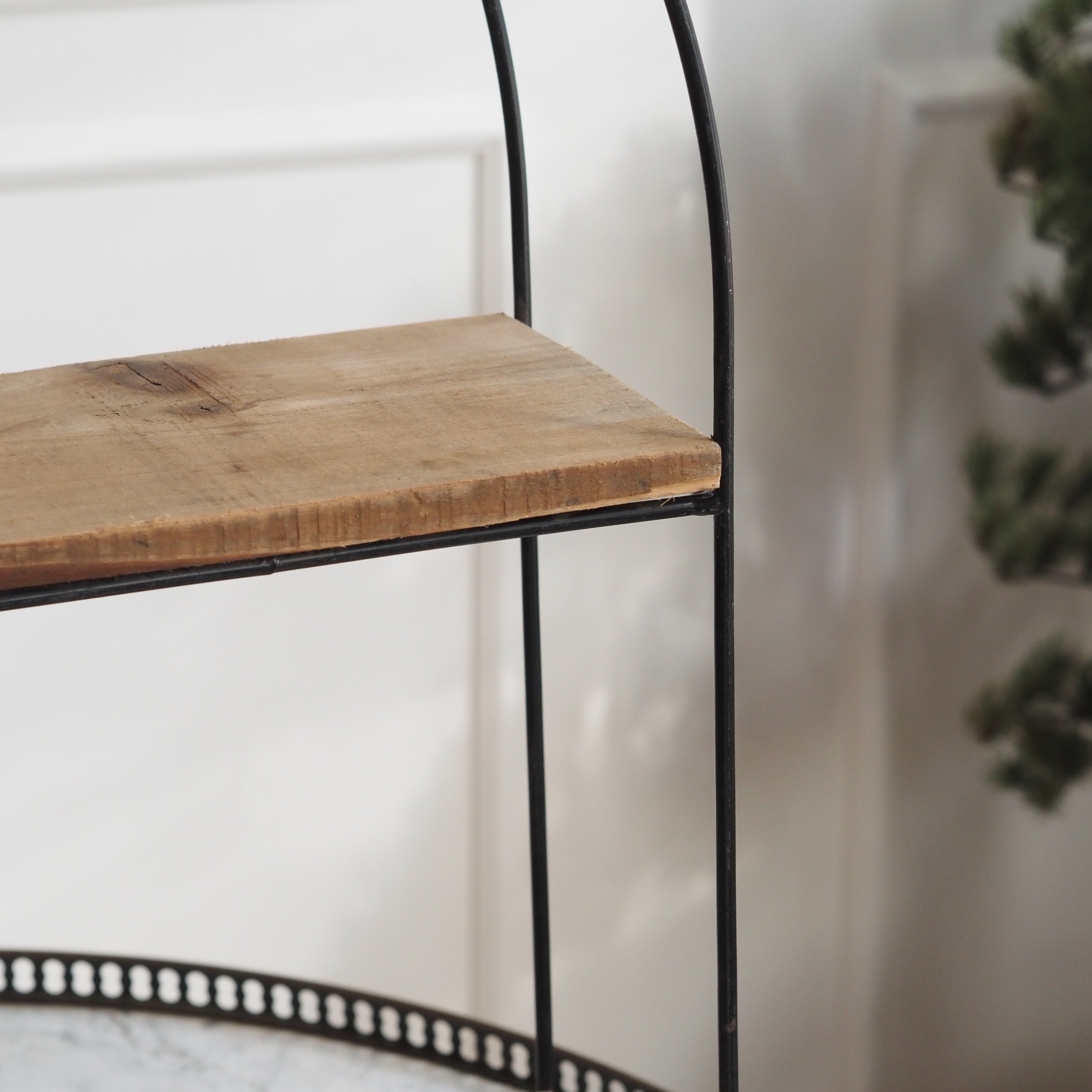 Standregal Metall und Holz · Gotischer Spitzbogen