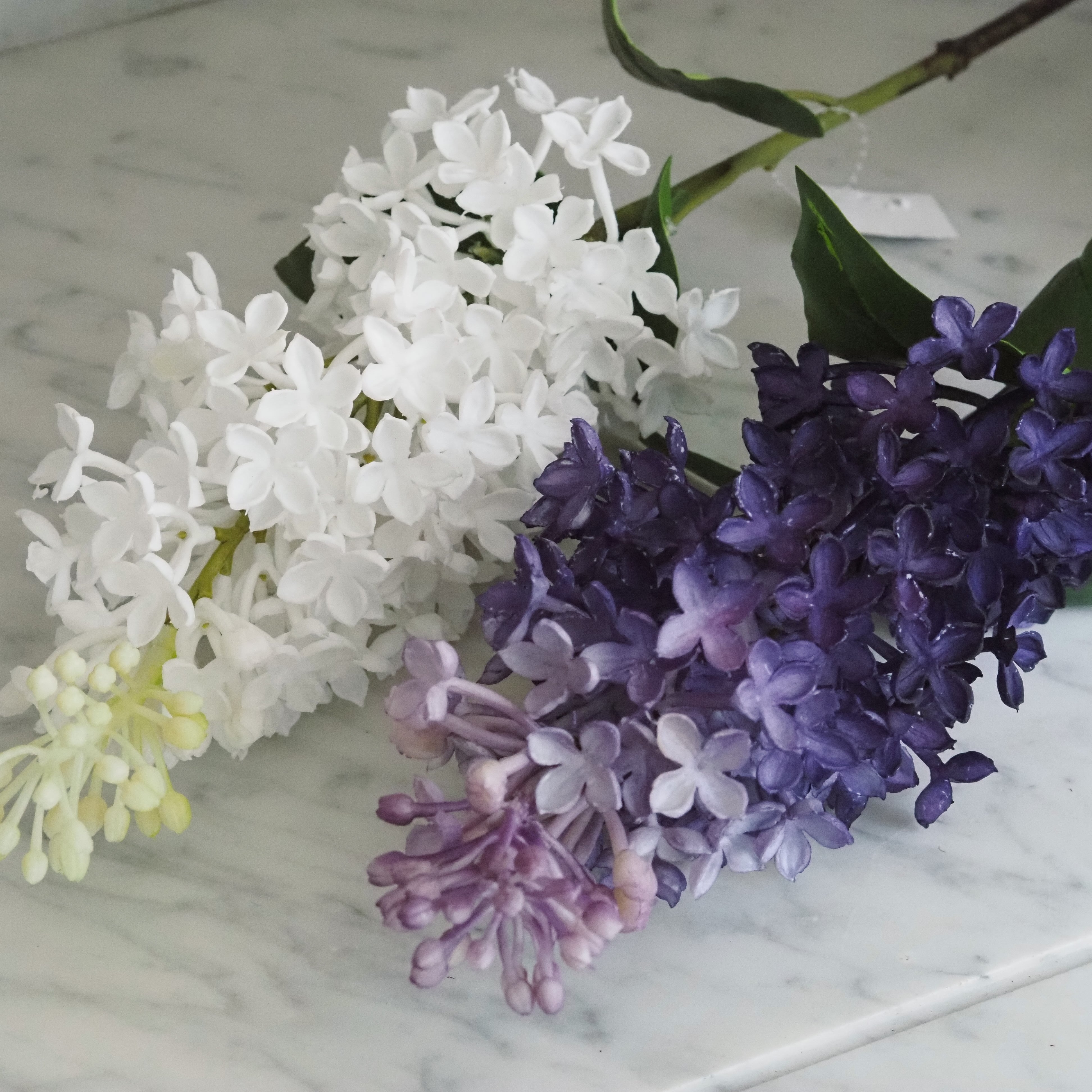 Fliederzweig · dekorativer Kunstzweig in Weiß oder Lila · 70 cm