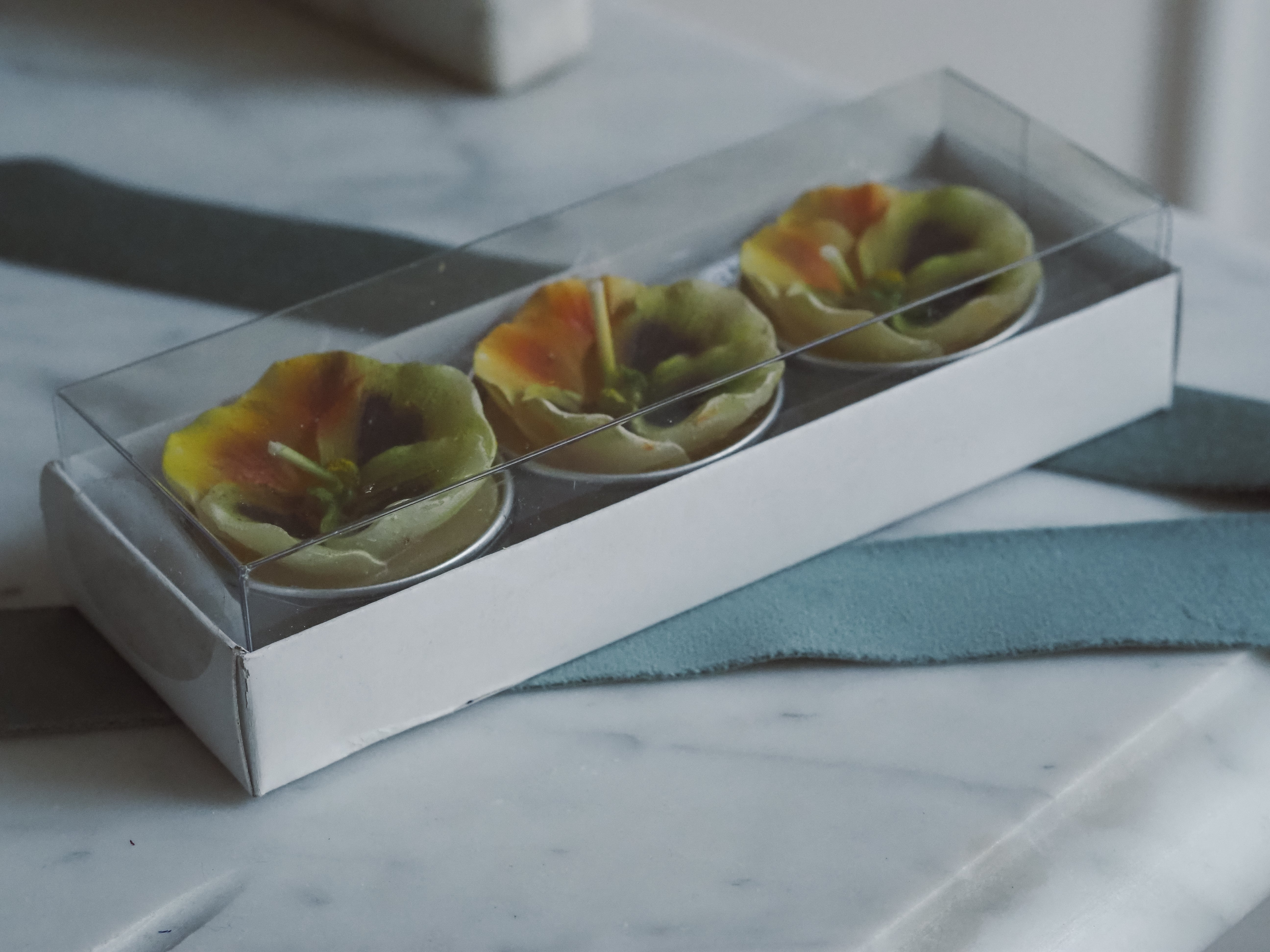 Geschenkkerzen Stiefmütterchen Gelb · florale Dekokerzen im 3er Set