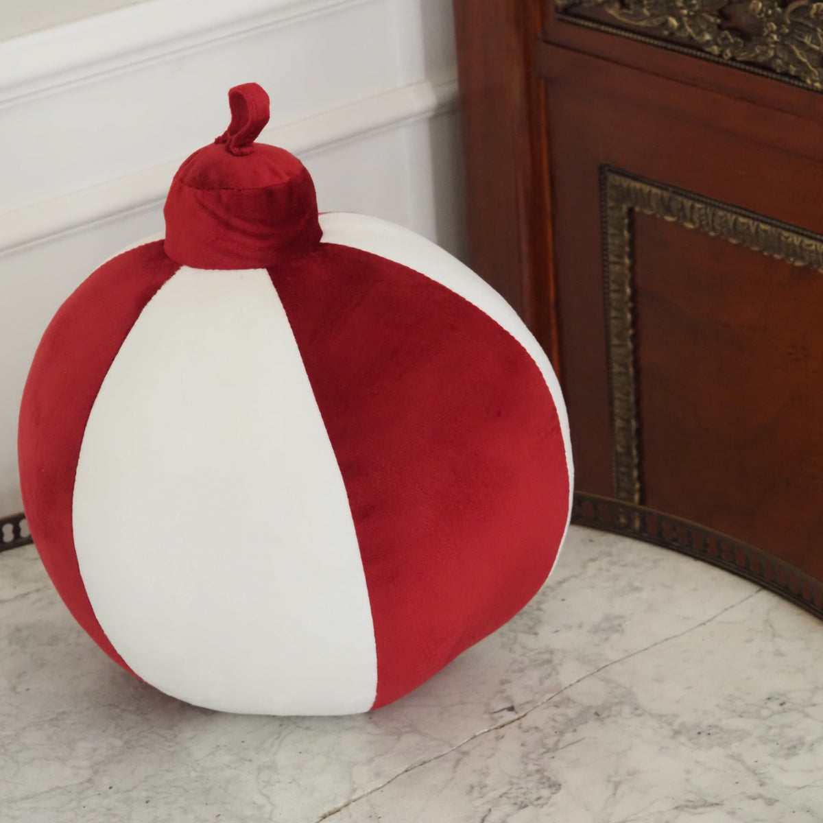Dekokissen · Christbaumkugel-Form oder Blockstreifen