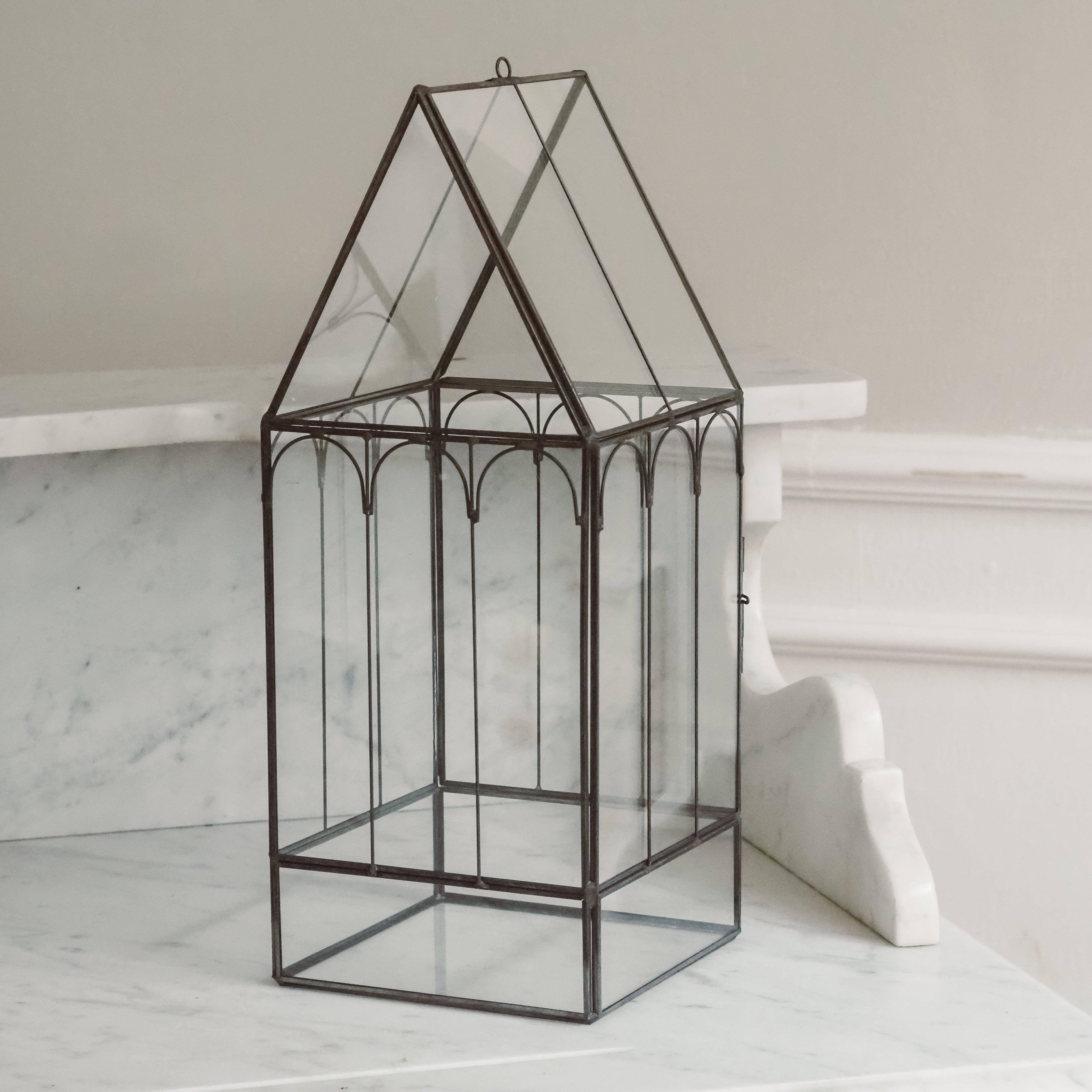 Dekovitrine Haus · Glasvitrine im Gewächshausstil zum Stellen oder Aufhängen