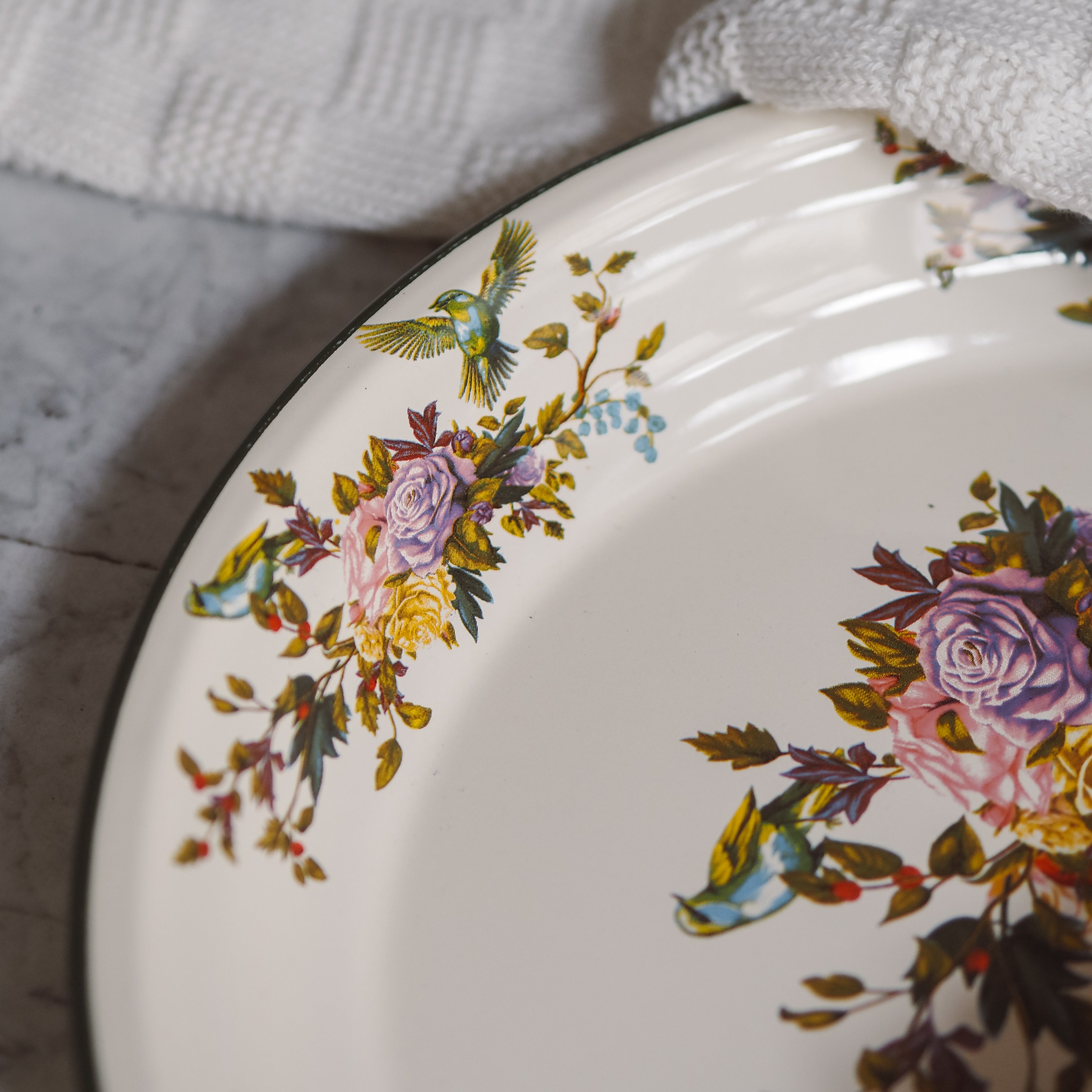 Dekoratives Serviertablett · florales Vogelmotiv / klassisch inspiriert