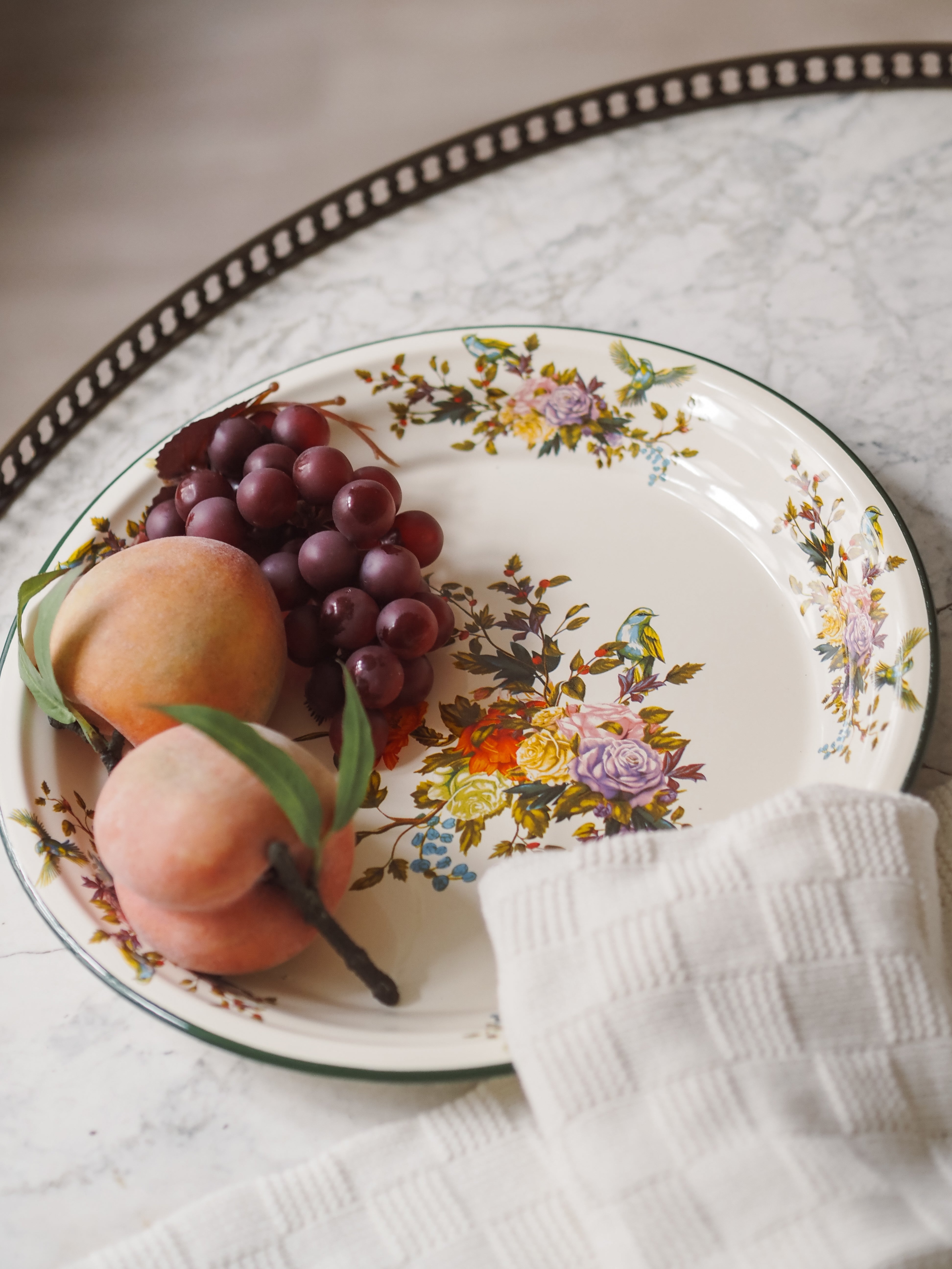 Dekoratives Serviertablett · florales Vogelmotiv / klassisch inspiriert