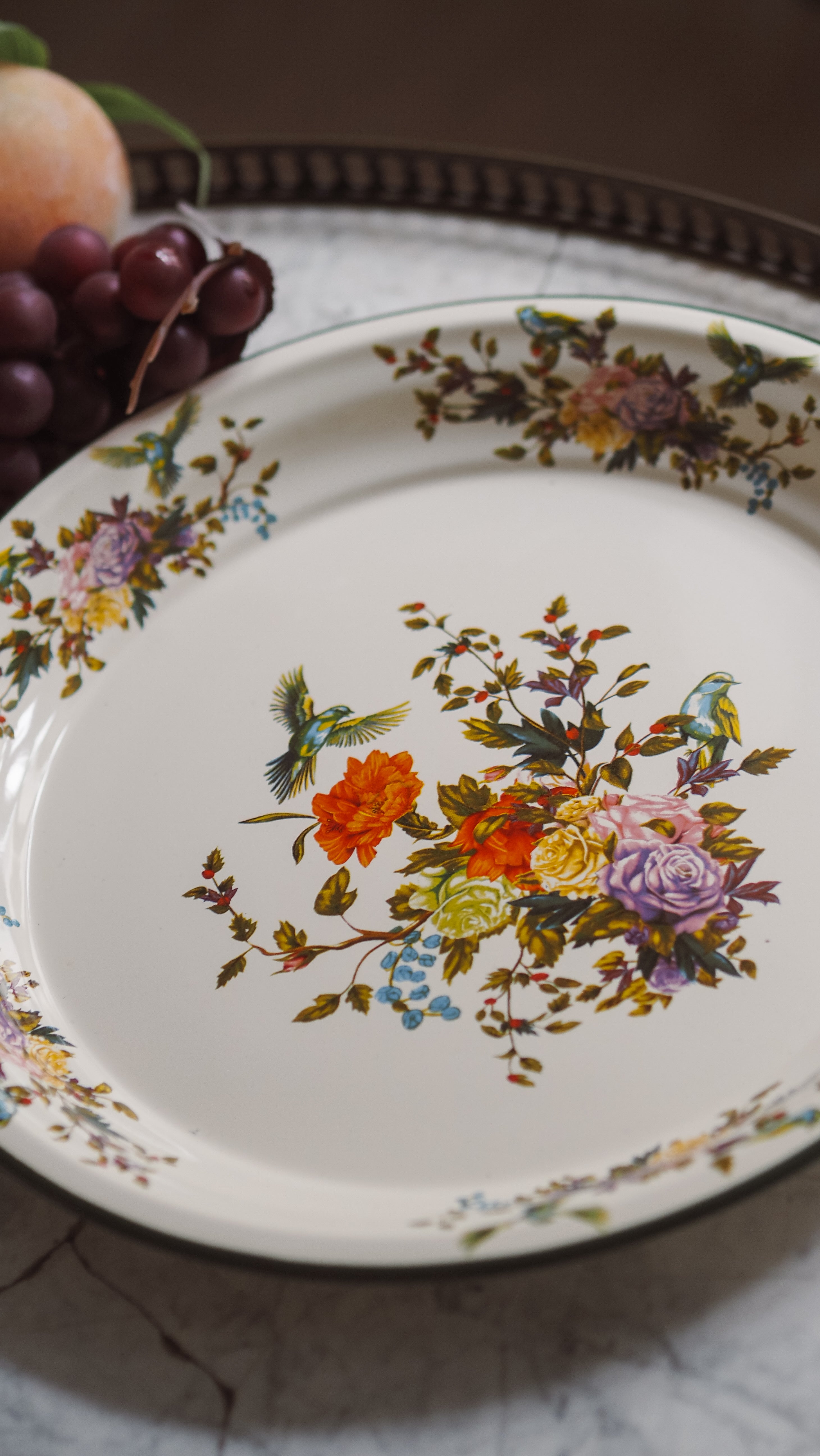 Dekoratives Serviertablett · florales Vogelmotiv / klassisch inspiriert