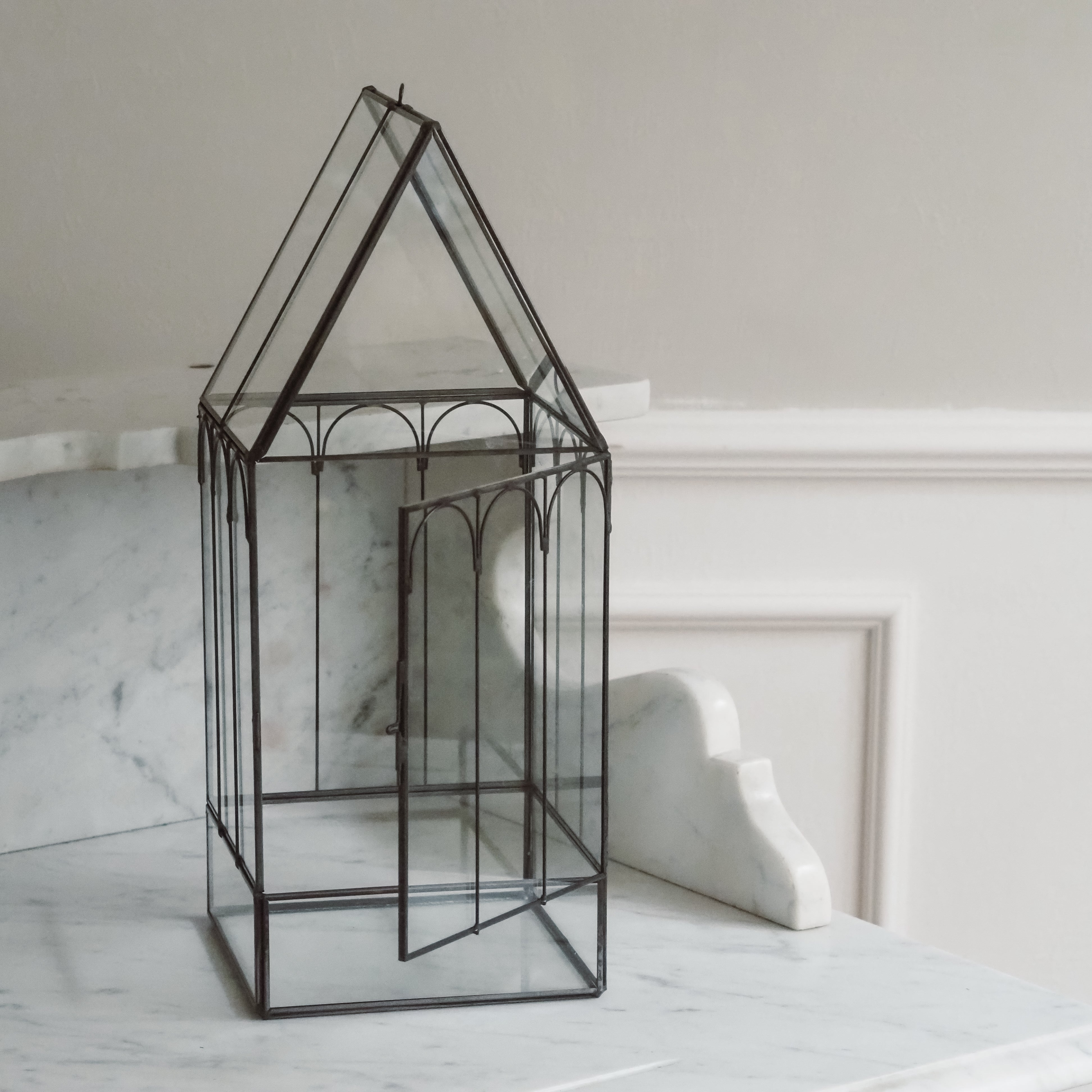 Dekovitrine Haus · Glasvitrine im Gewächshausstil zum Stellen oder Aufhängen
