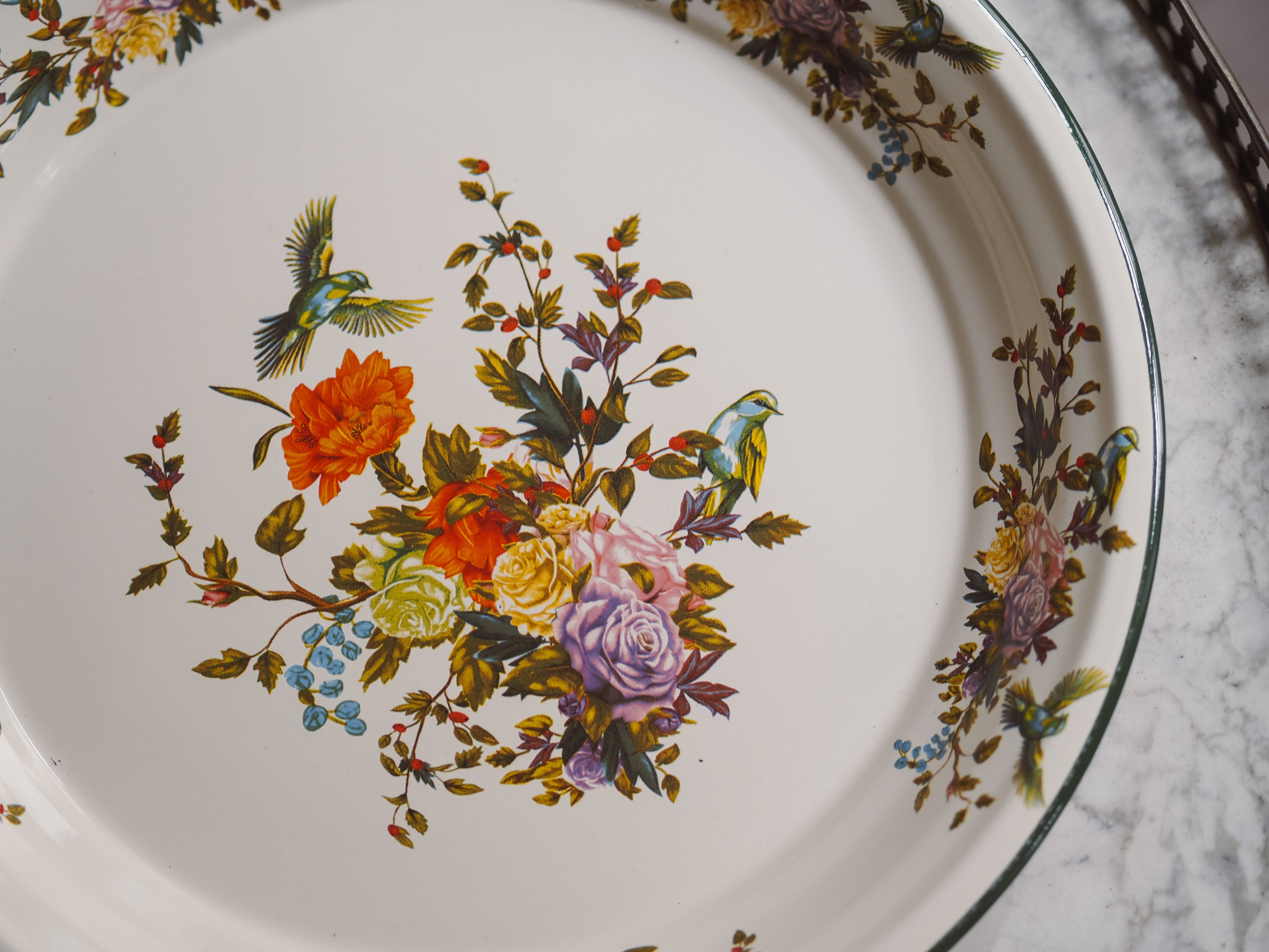 Dekoratives Serviertablett · florales Vogelmotiv / klassisch inspiriert