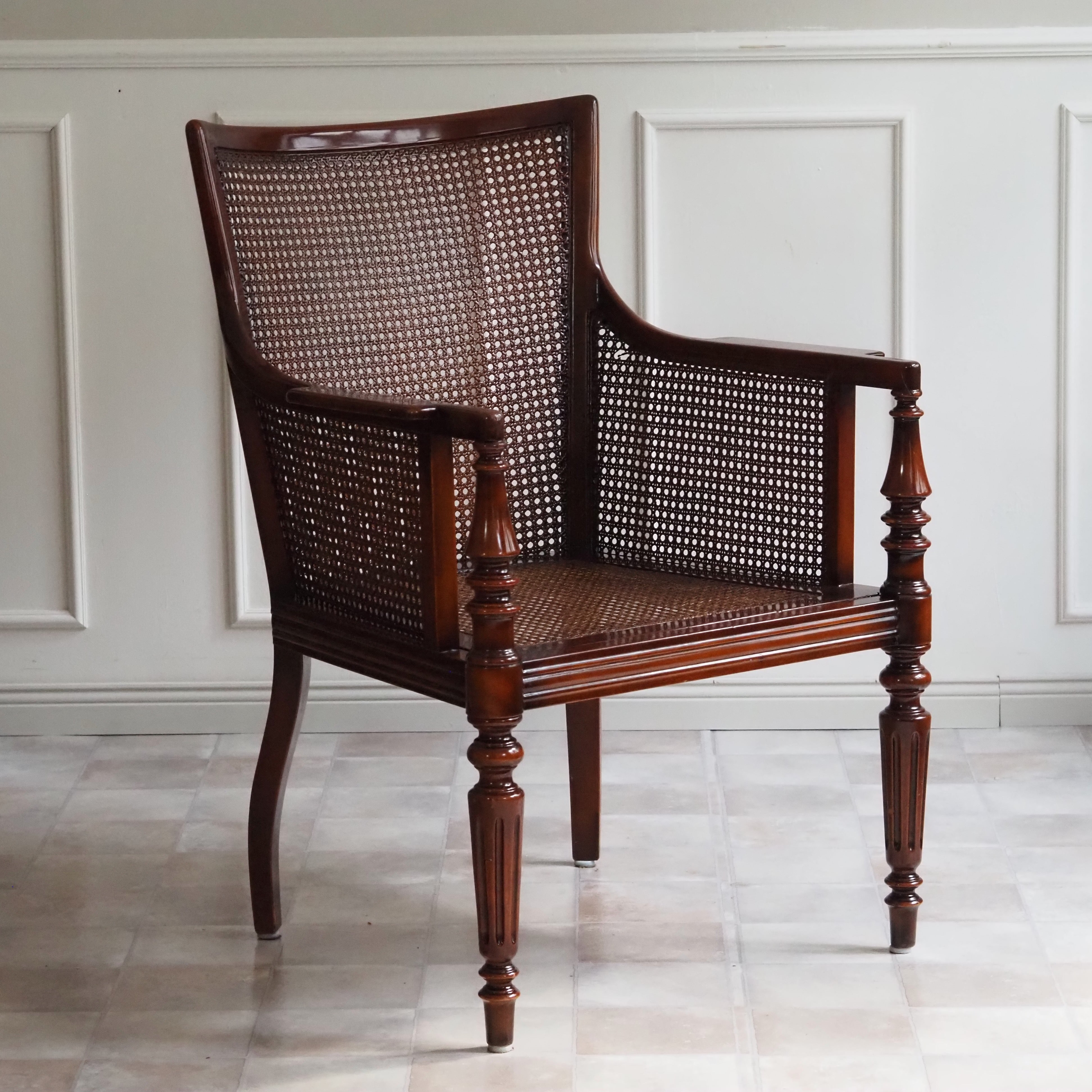 Rattan Sessel Kolonialstil – Bergère mit Wiener Geflecht, Massivholz
