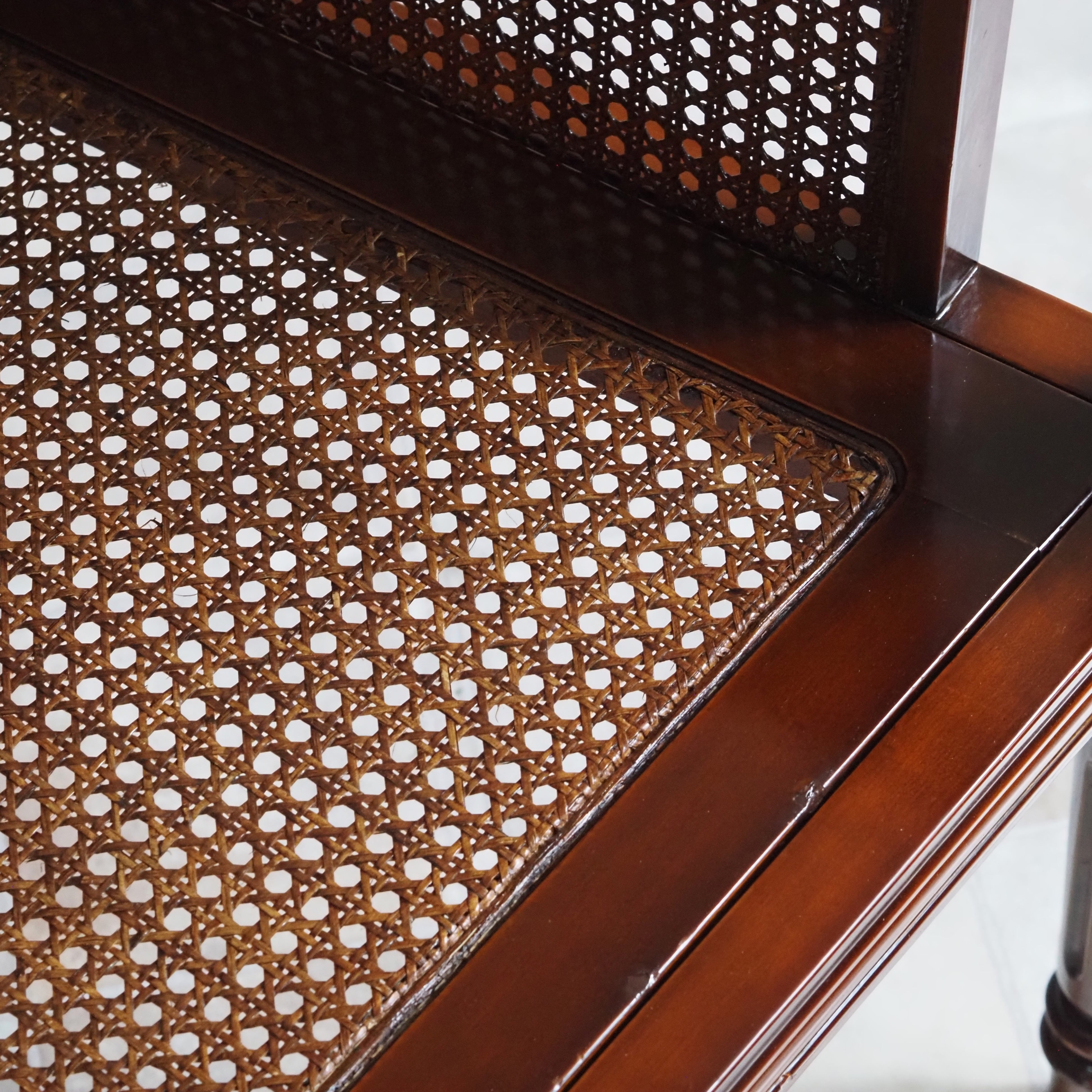 Rattan Sessel Kolonialstil – Bergère mit Wiener Geflecht, Massivholz