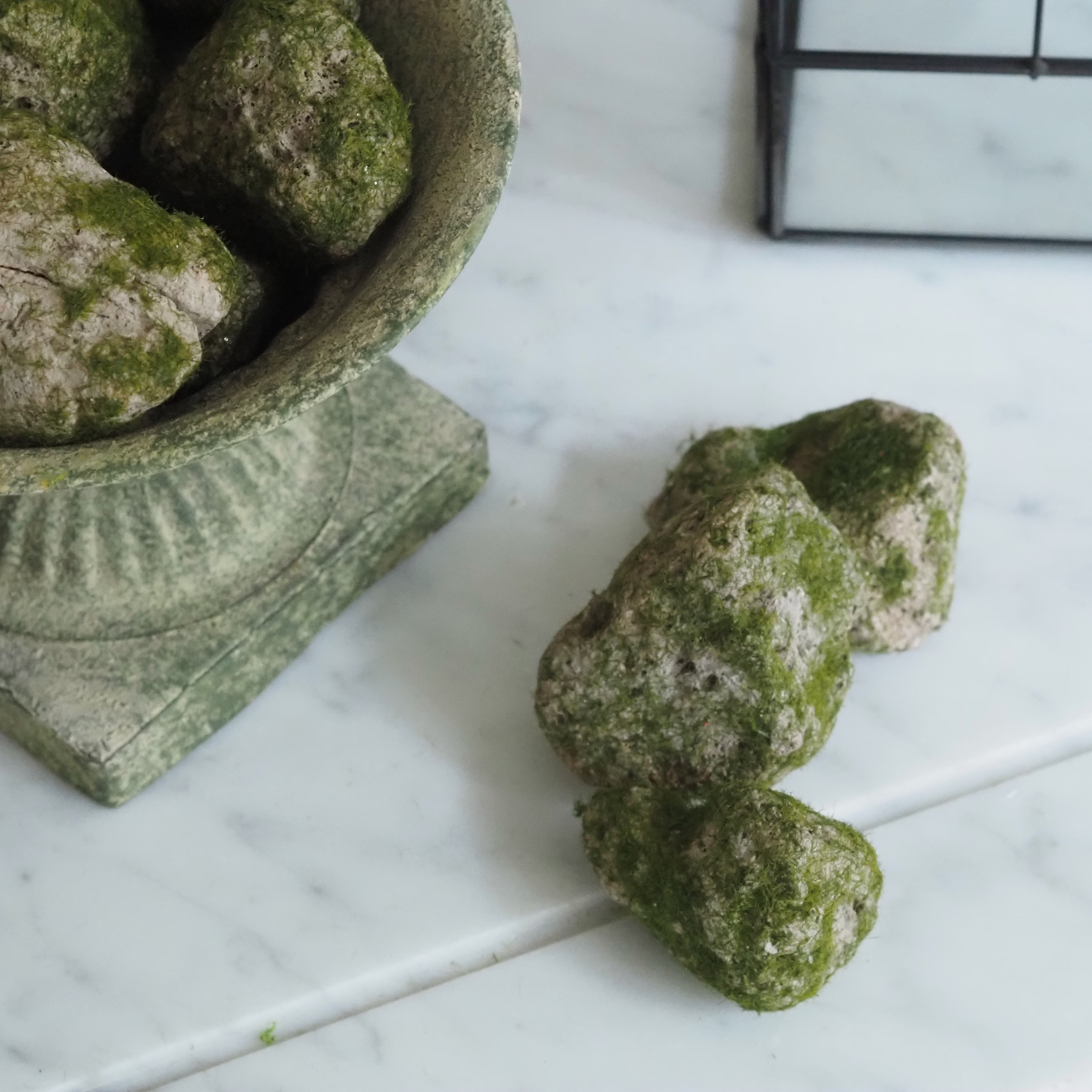 Moossteine · dekorative Naturstein-Imitation für Schalen, Glasgefäße und Tabletts