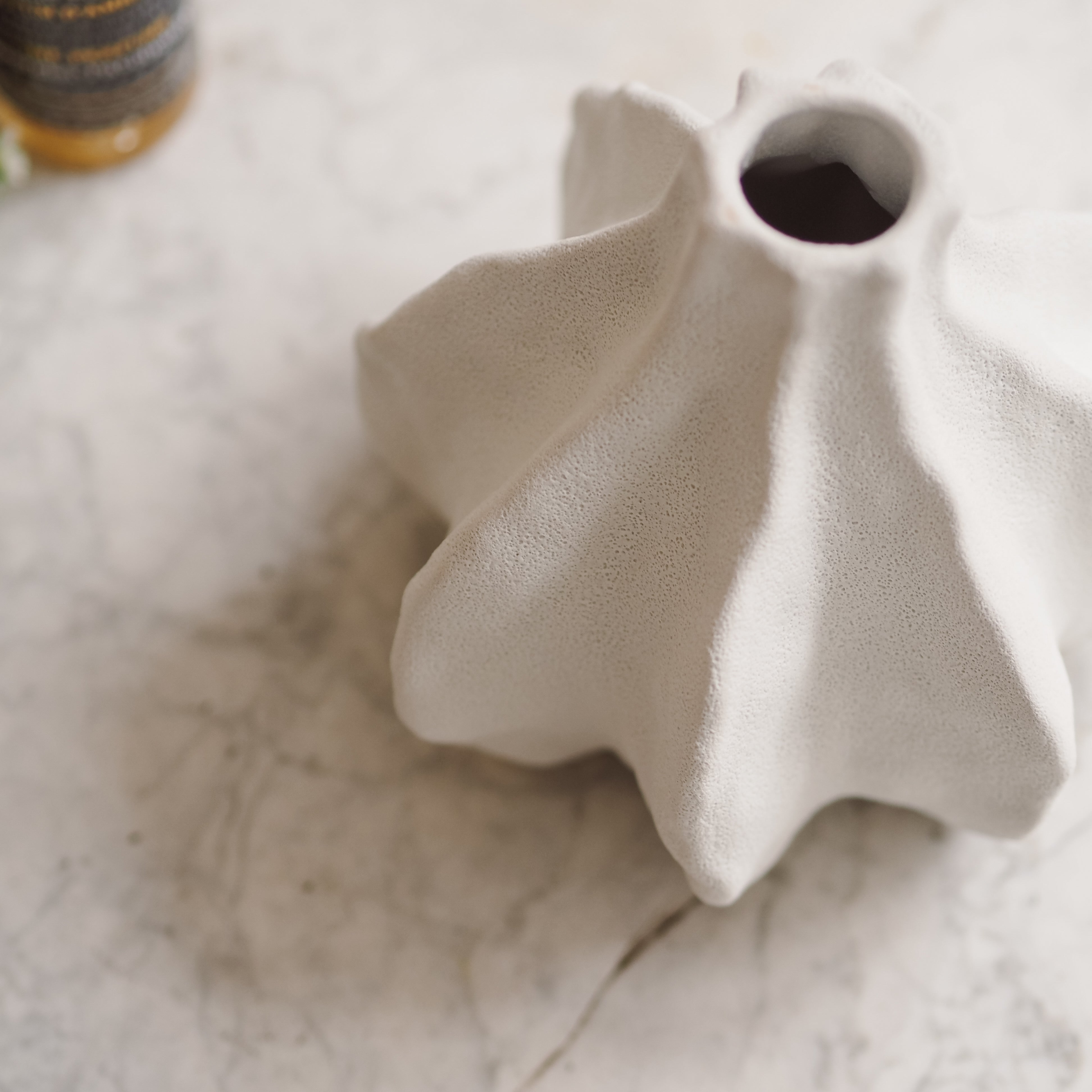 Vase Steingut · organische Formensprache / Dekorobjekt