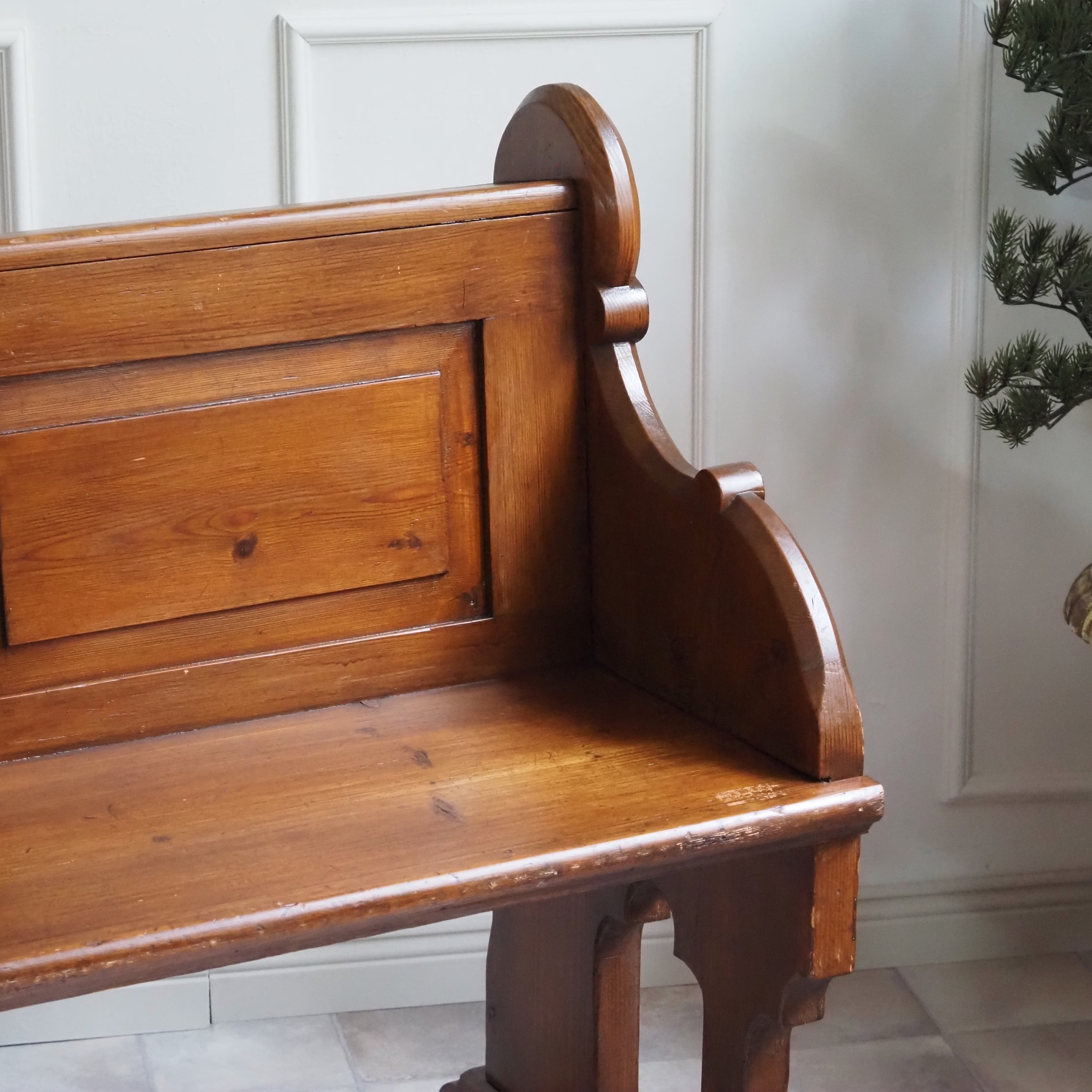 Kirchenbank Neugotik um 1880 – Sitzbank aus Weichholz