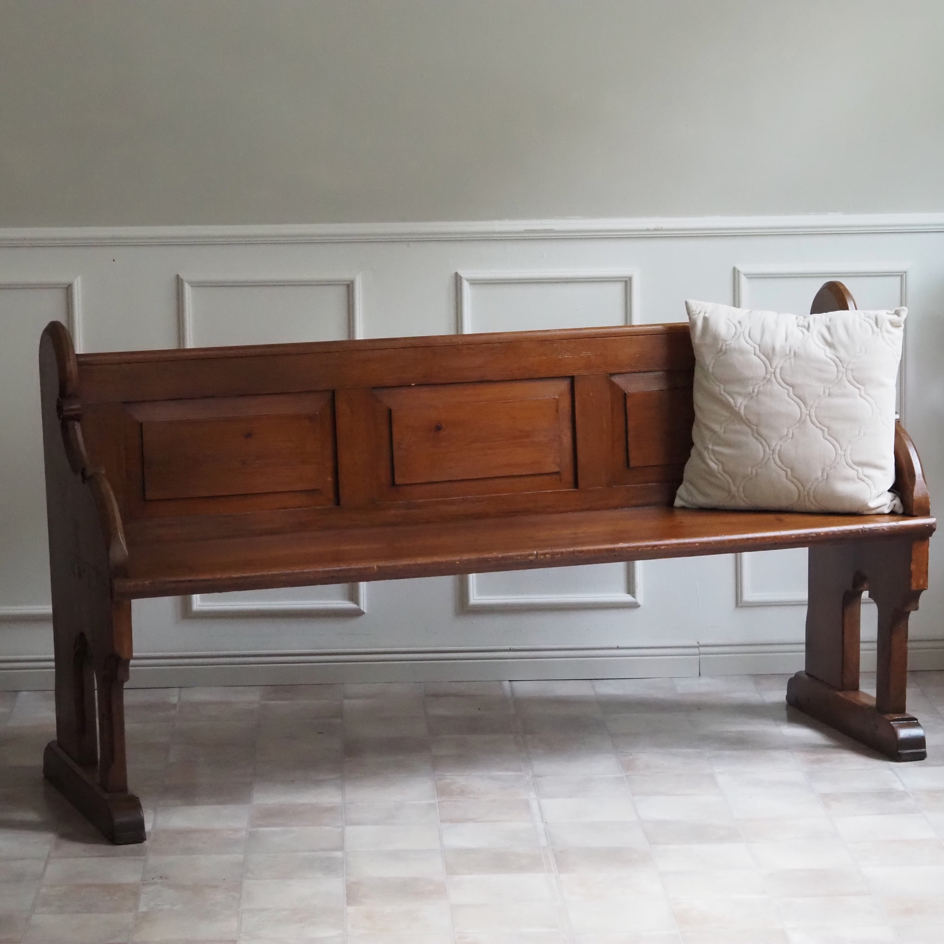 Kirchenbank Neugotik um 1880 – Sitzbank aus Weichholz