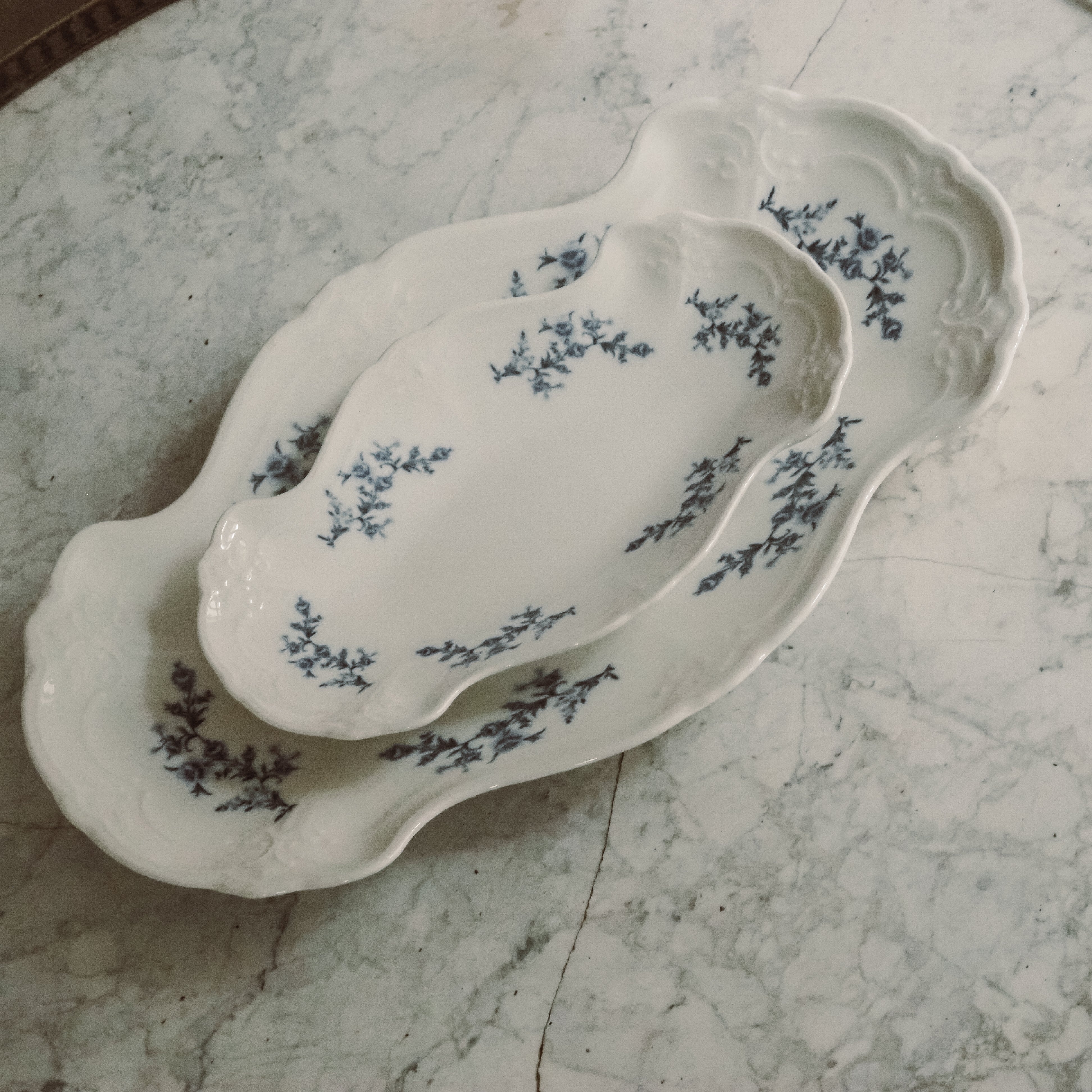 Servierschalen SET von 2 · blaue Blume / historisch inspirierte Porzellanschalen