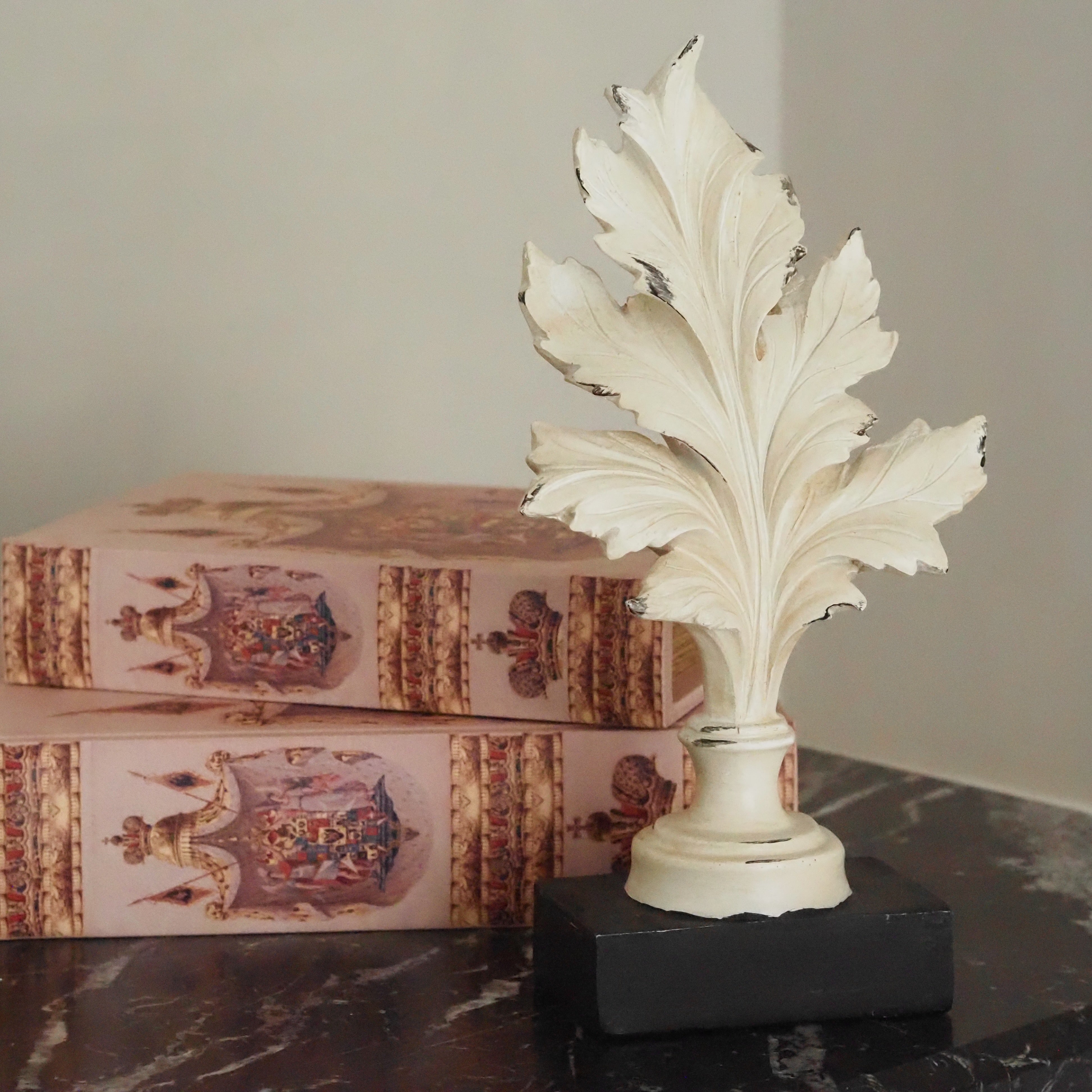 Dekofigur Akanthusblatt · Barockstil mit Shabby-Chic-Patina