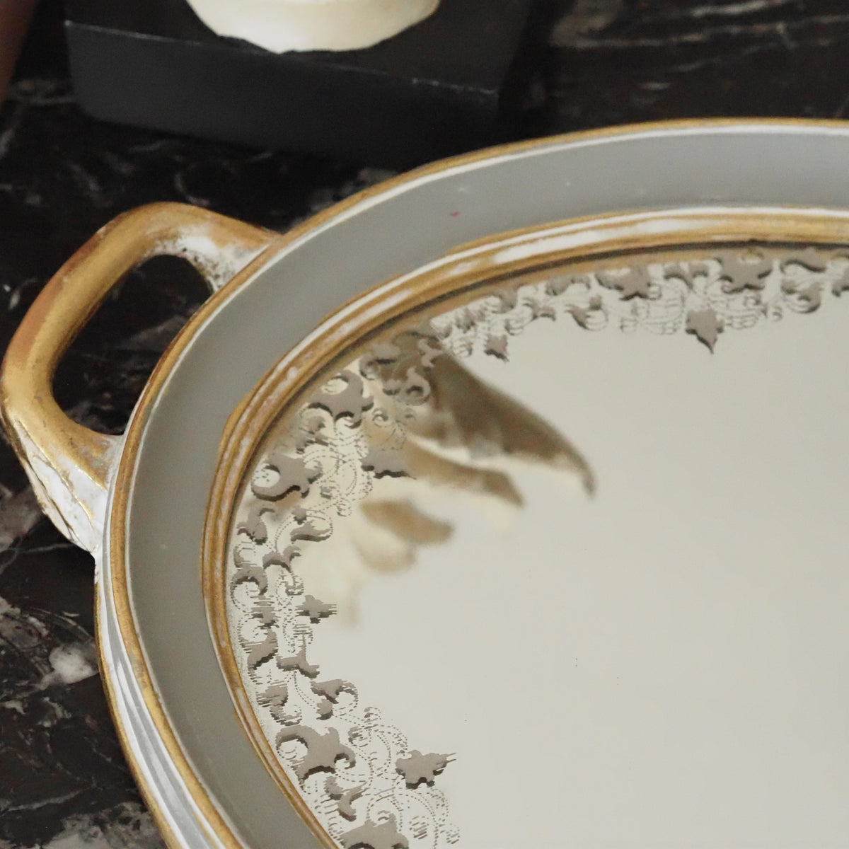 Spiegeltablett Oval · Weißgrau Goldoptik Neoklassik