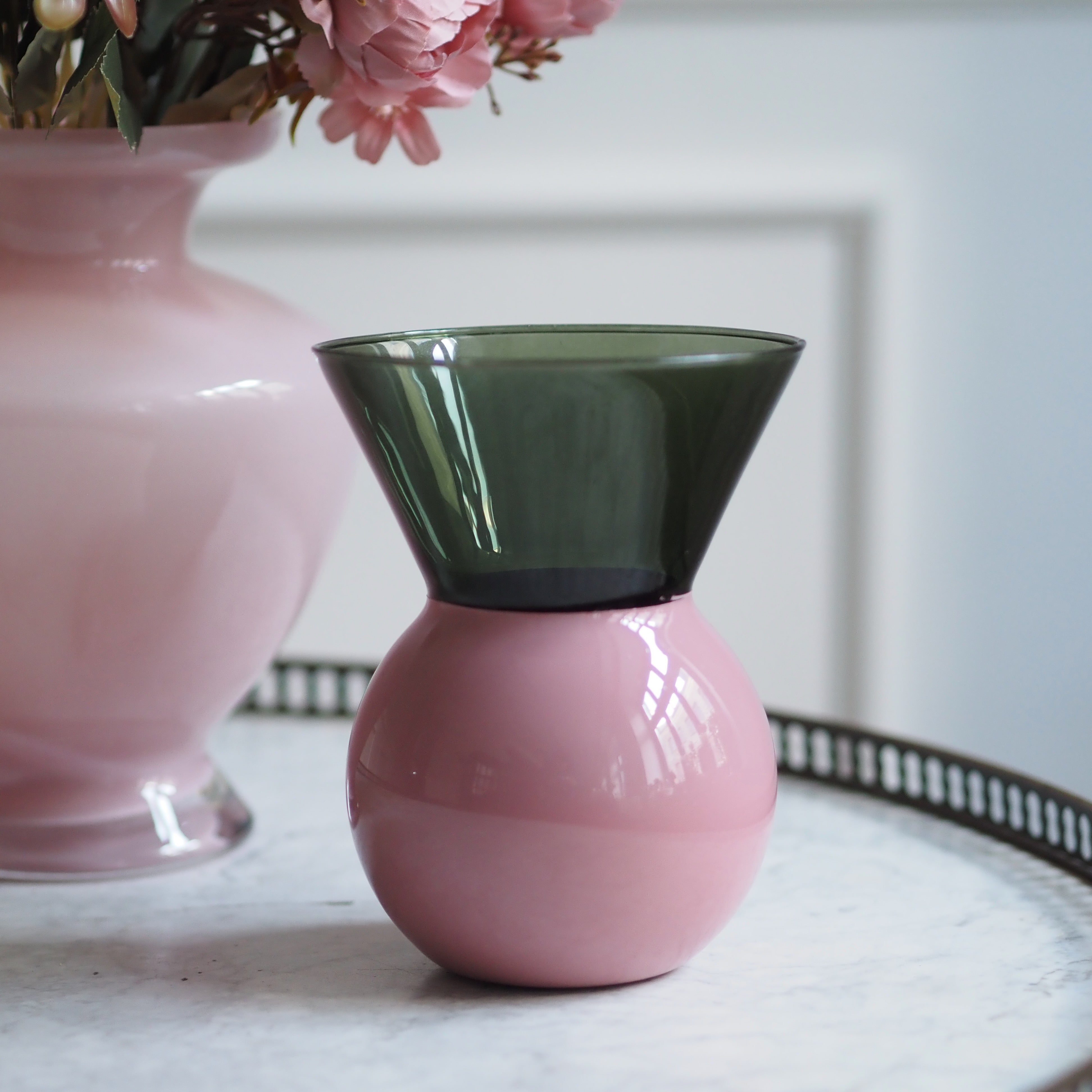 Vase · Glasaufsatz & Keramikkörper · moderne Objektform