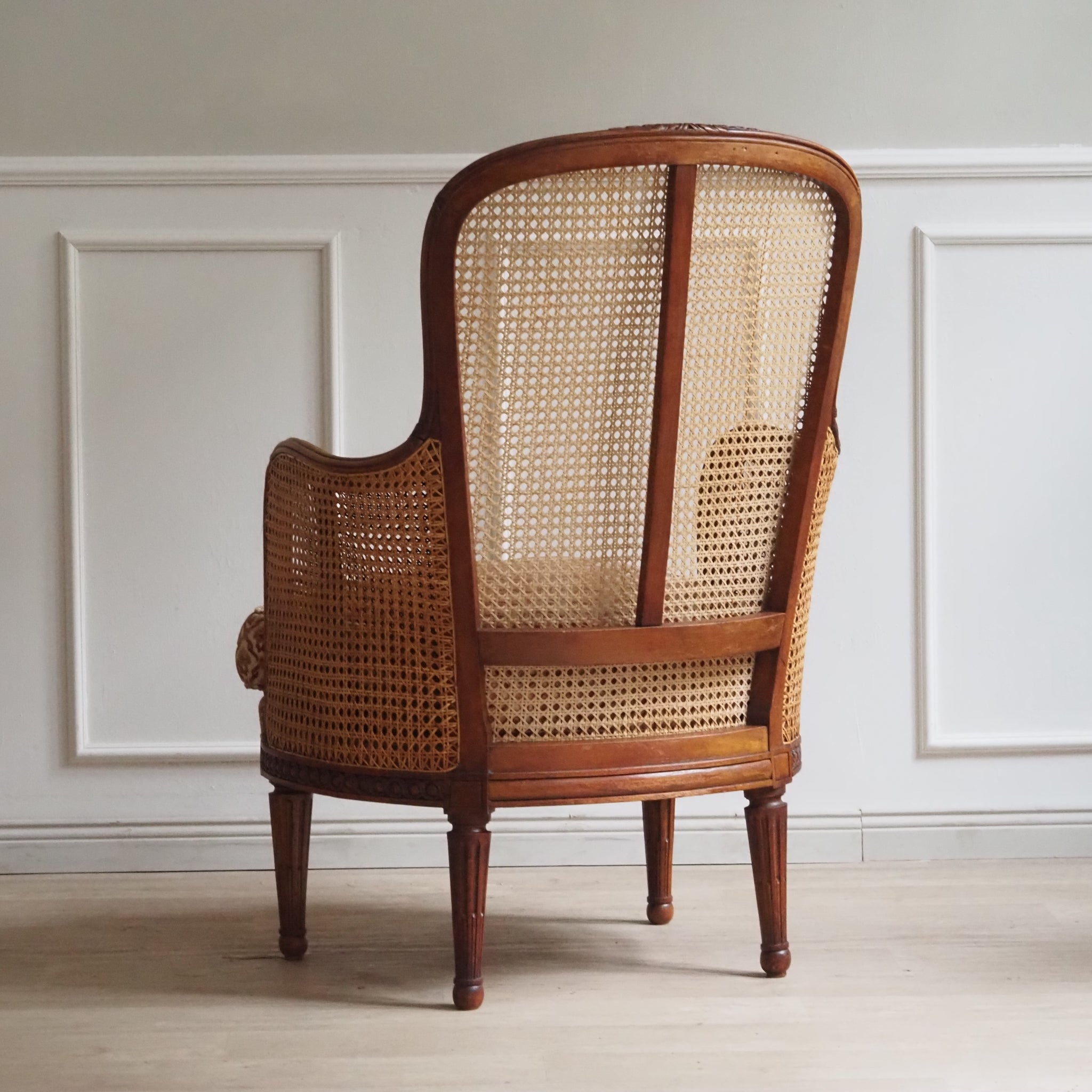 Antiker französischer Sessel mit Wiener Geflecht um 1900 - Louis-Seize Bergère Original