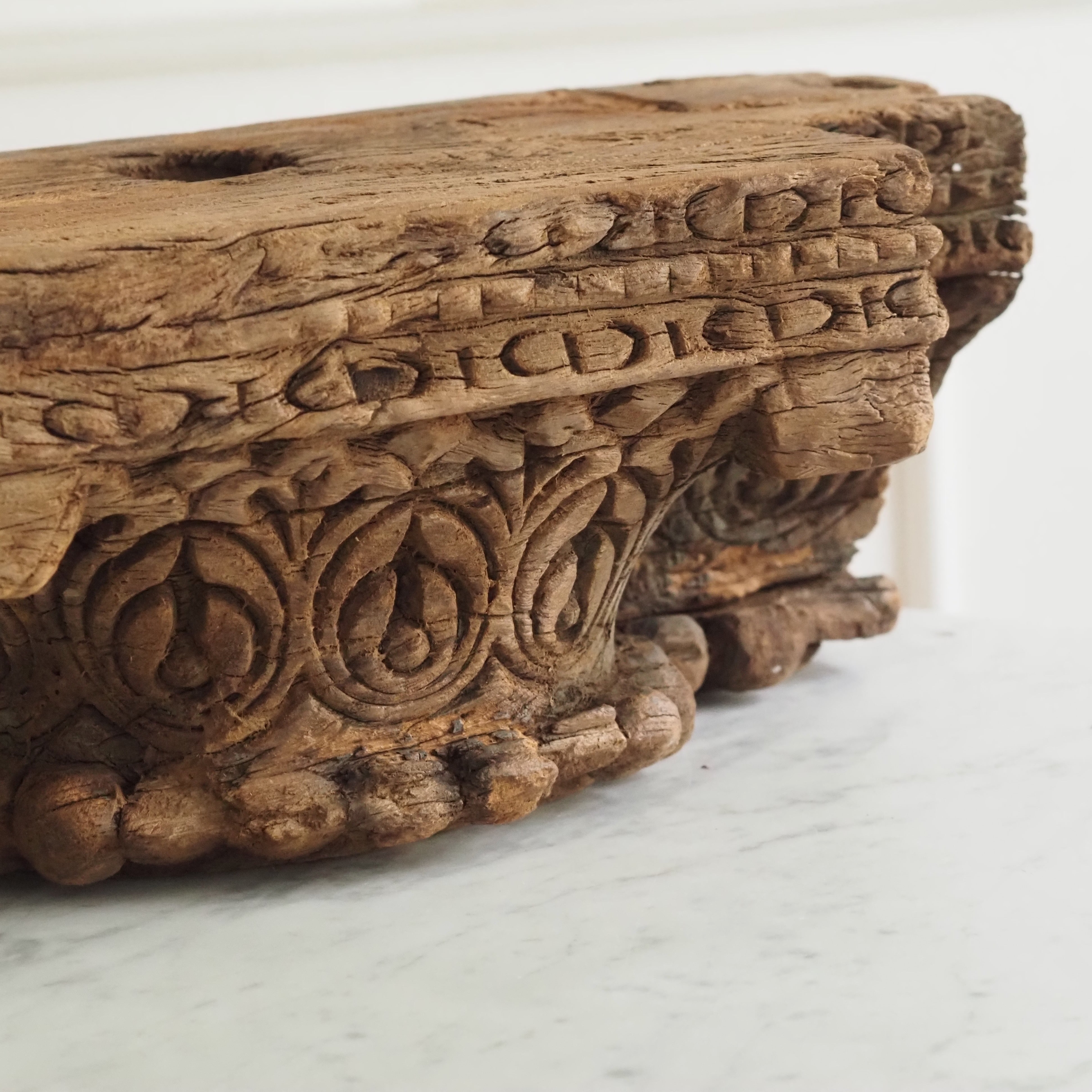 Holzfragment · geschnitztes Dekorelement im historisierenden Stil