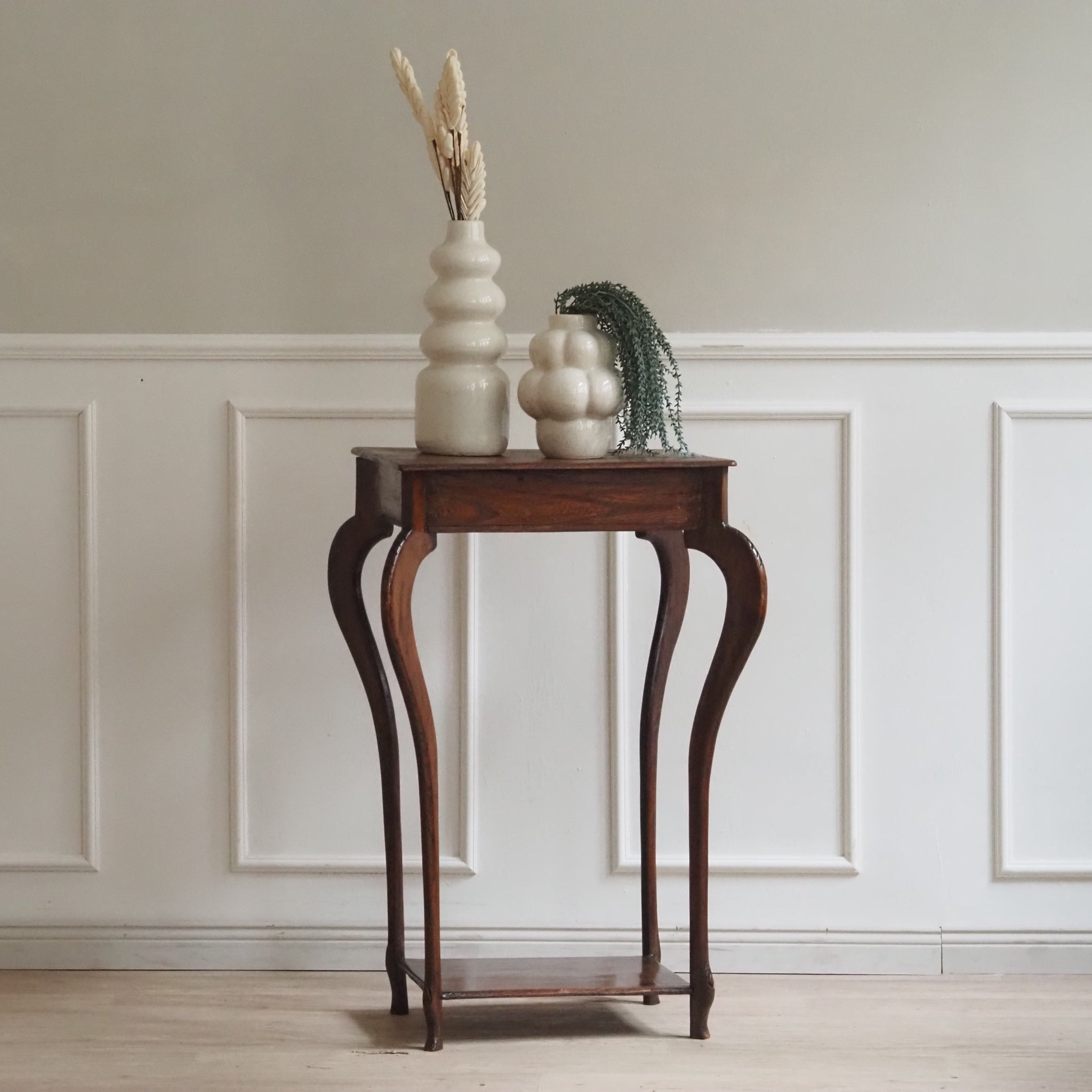 Antiker Beistelltisch / Pflanzentisch mit geschweiften Beinen um 1900 - Barock-Stil