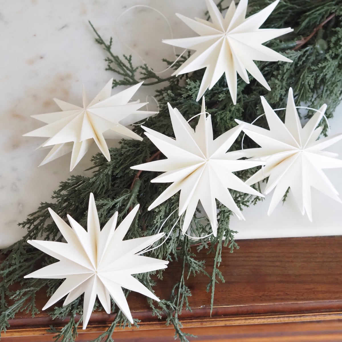 Papierstern 6er-Set · Gefalteter Weihnachtsschmuck Naturweiß