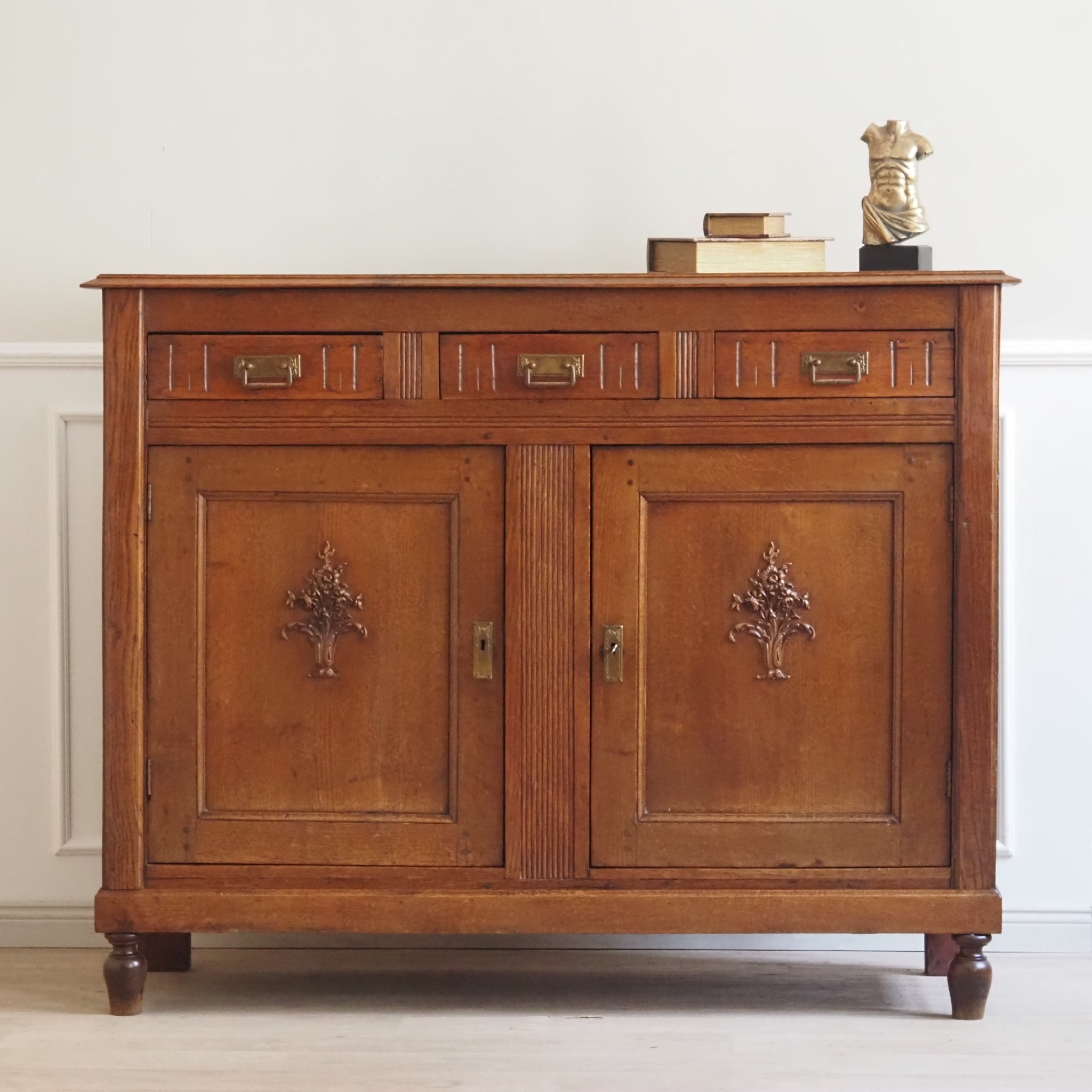 Gründerzeit Anrichte, Sideboard aus Eiche mit 3 Schubladen - Antike Kommode um 1890