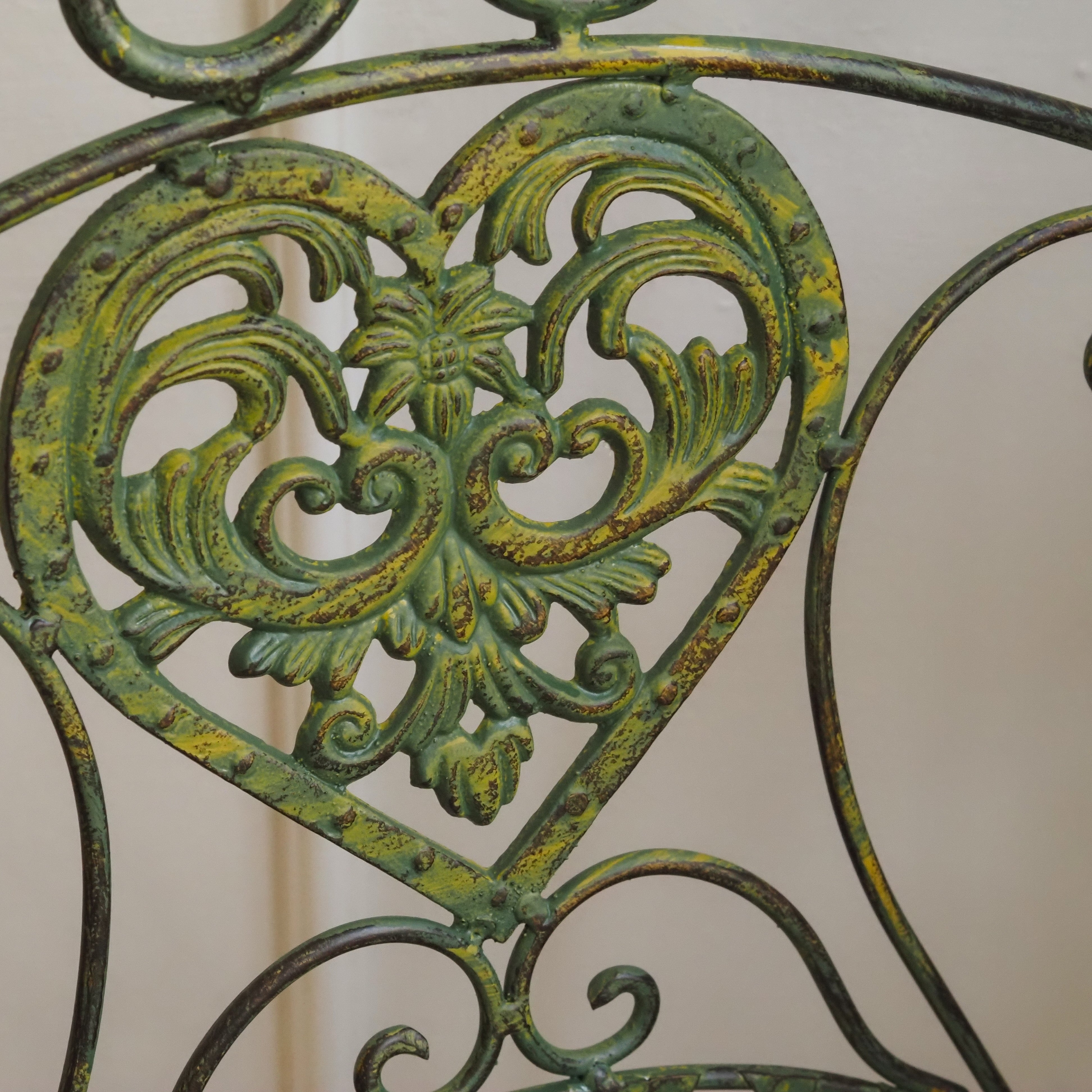 Metall Klappstuhl mit Zierornament und Patina-Finish