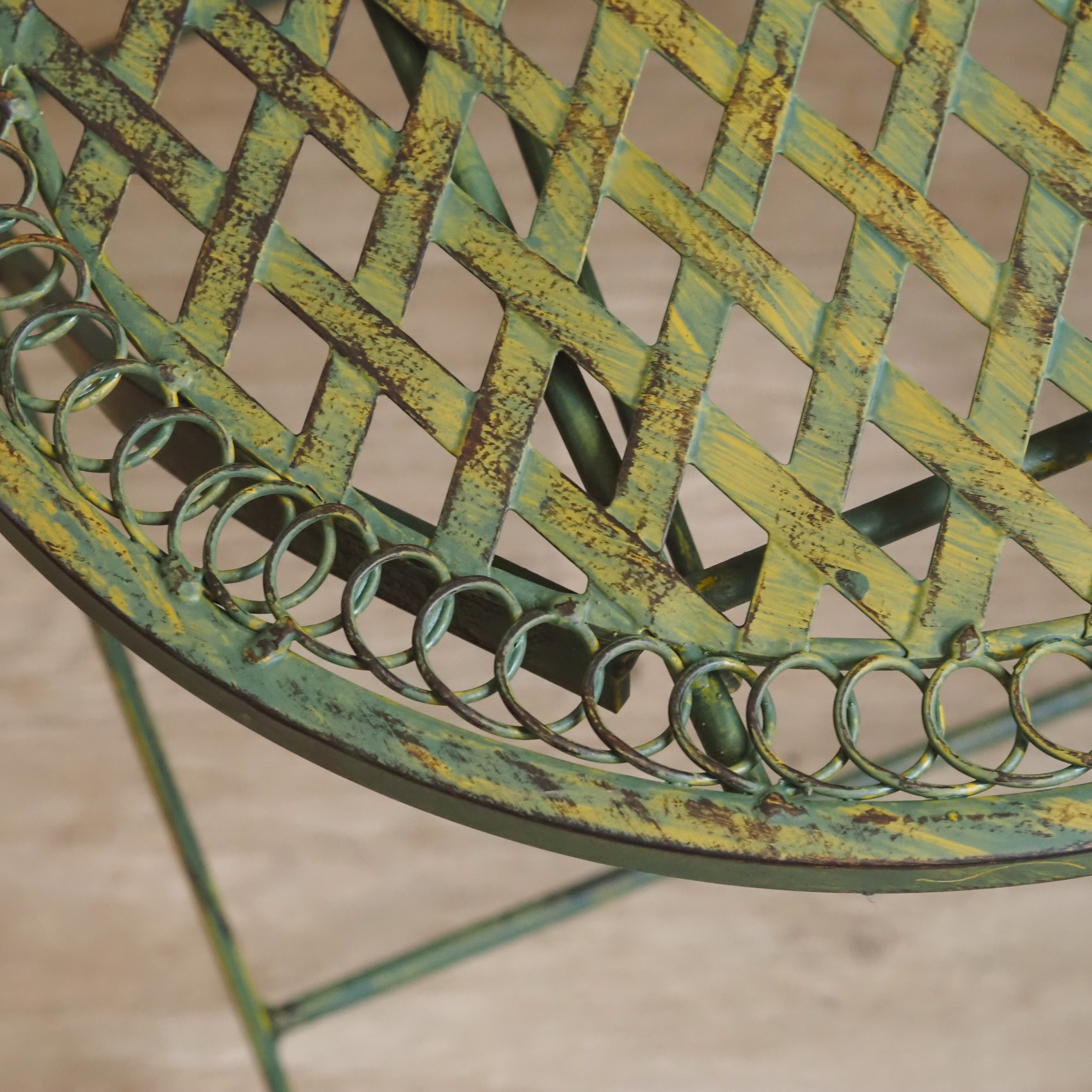 Metall Klappstuhl mit Zierornament und Patina-Finish