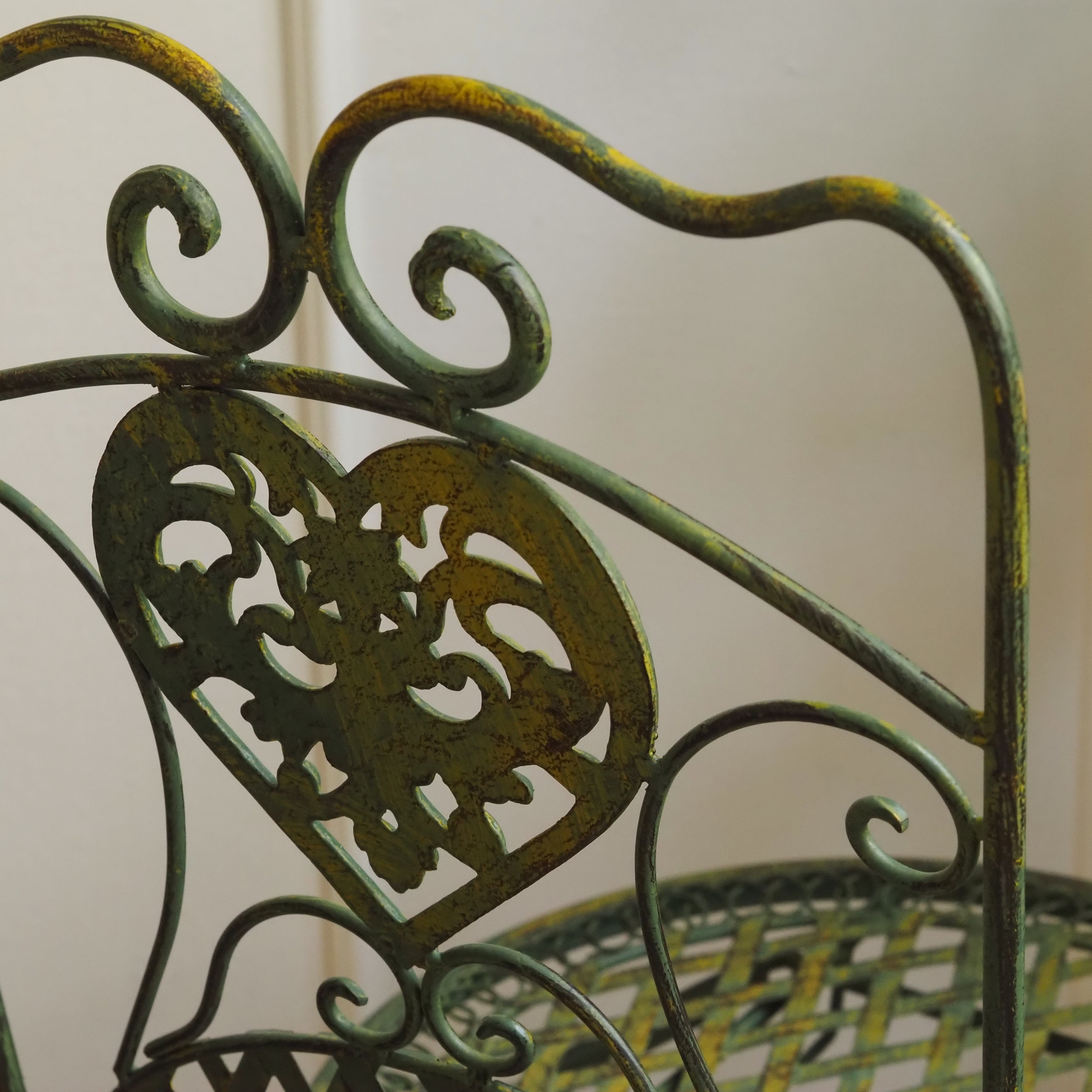 Metall Klappstuhl mit Zierornament und Patina-Finish