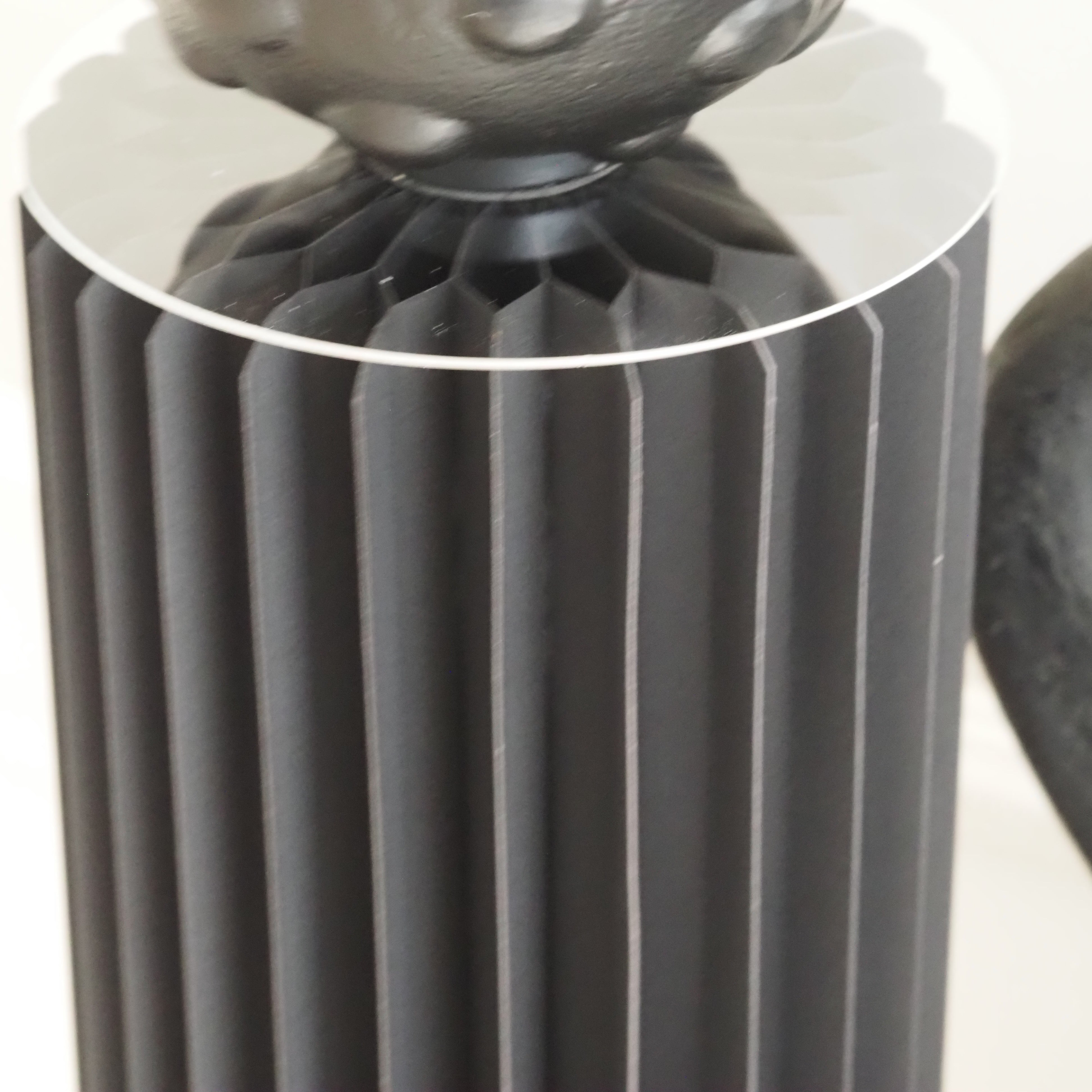 Papiersäule Mini · Set/4 · H 10–40 cm · VARIABLE: Schwarz / Creme