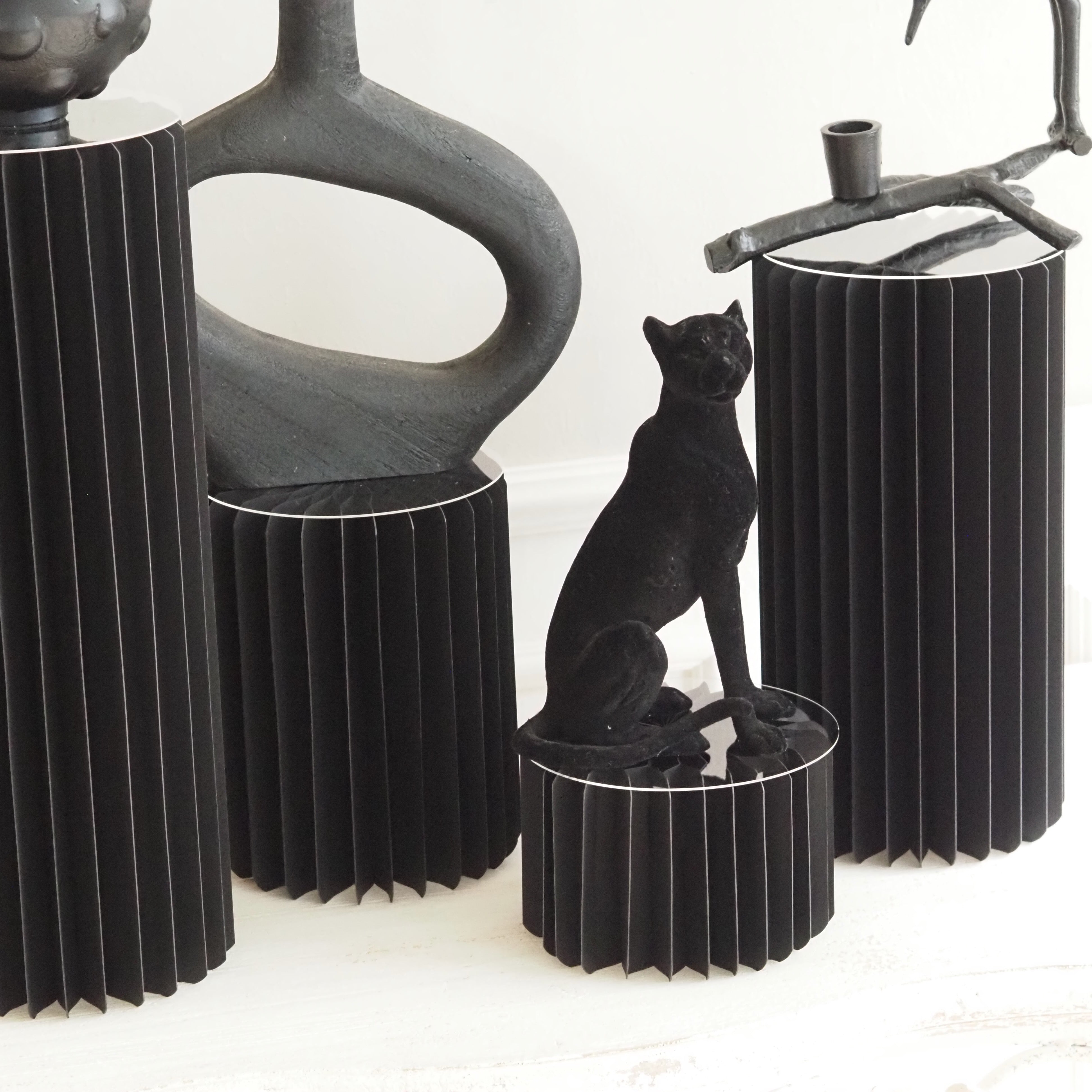 Papiersäule Mini · Set/4 · H 10–40 cm · VARIABLE: Schwarz / Creme