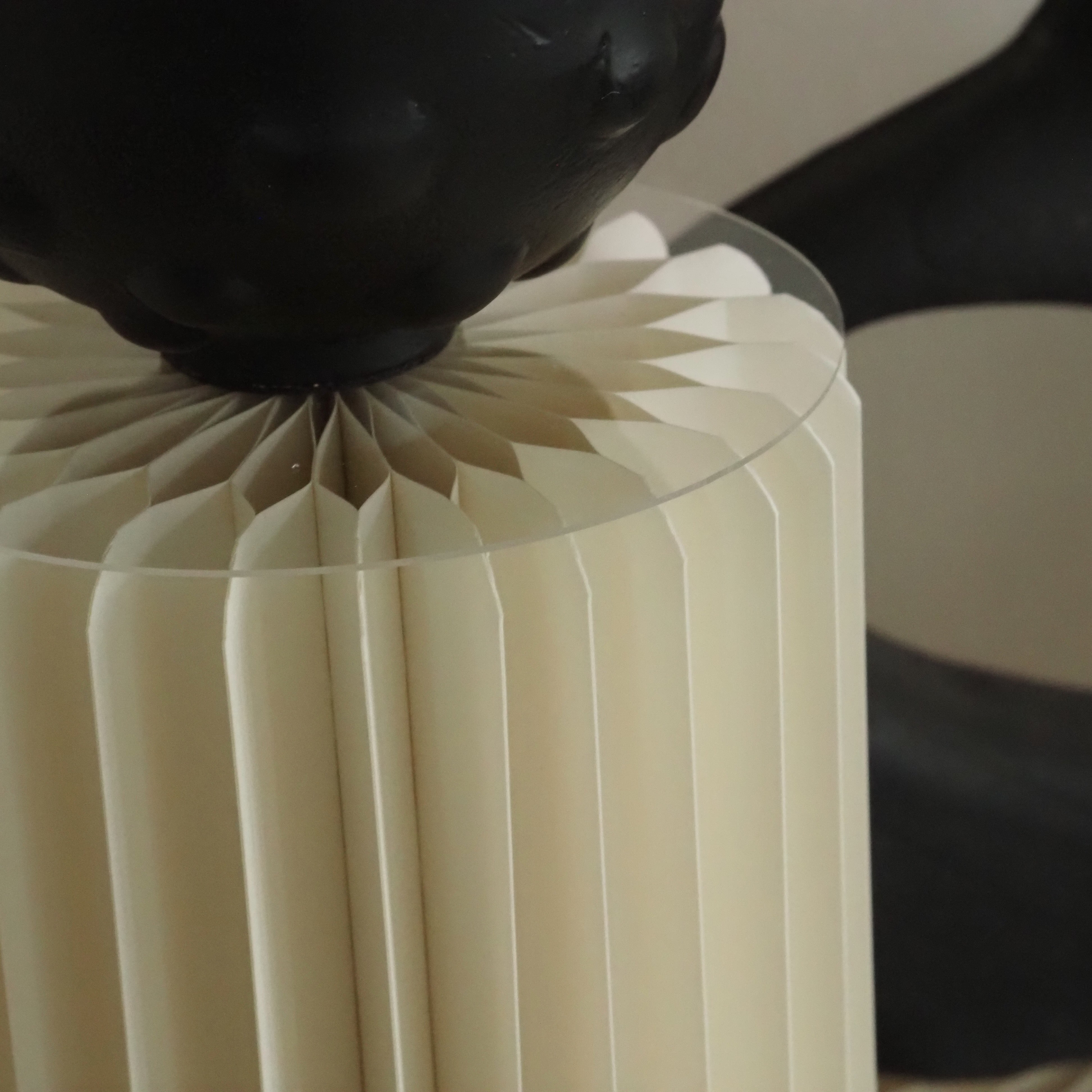 Papiersäule Mini · Set/4 · H 10–40 cm · VARIABLE: Schwarz / Creme