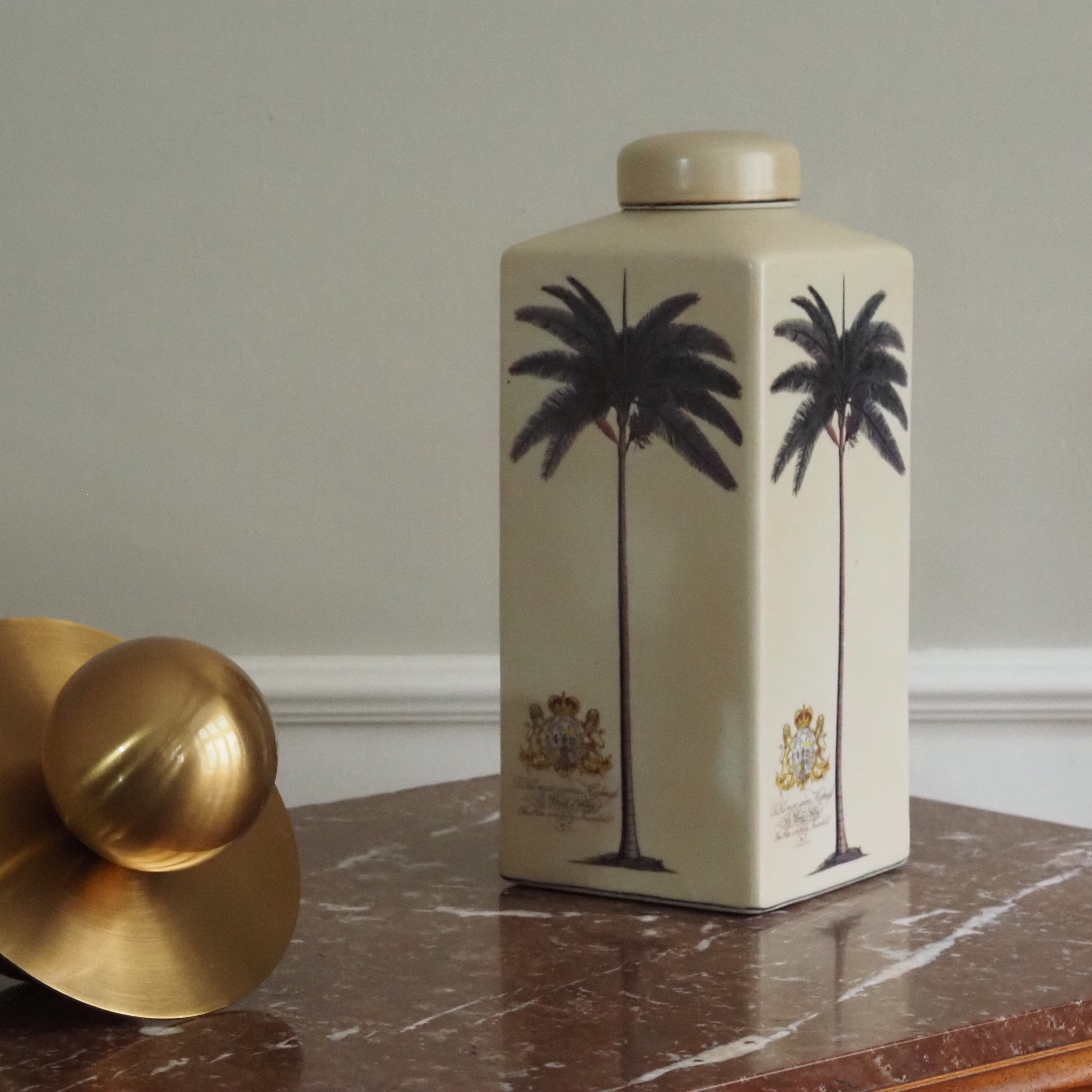 Keramikdose mit Deckel · Botanisches Palmenmotiv im Stil georgianischer Druckgrafik