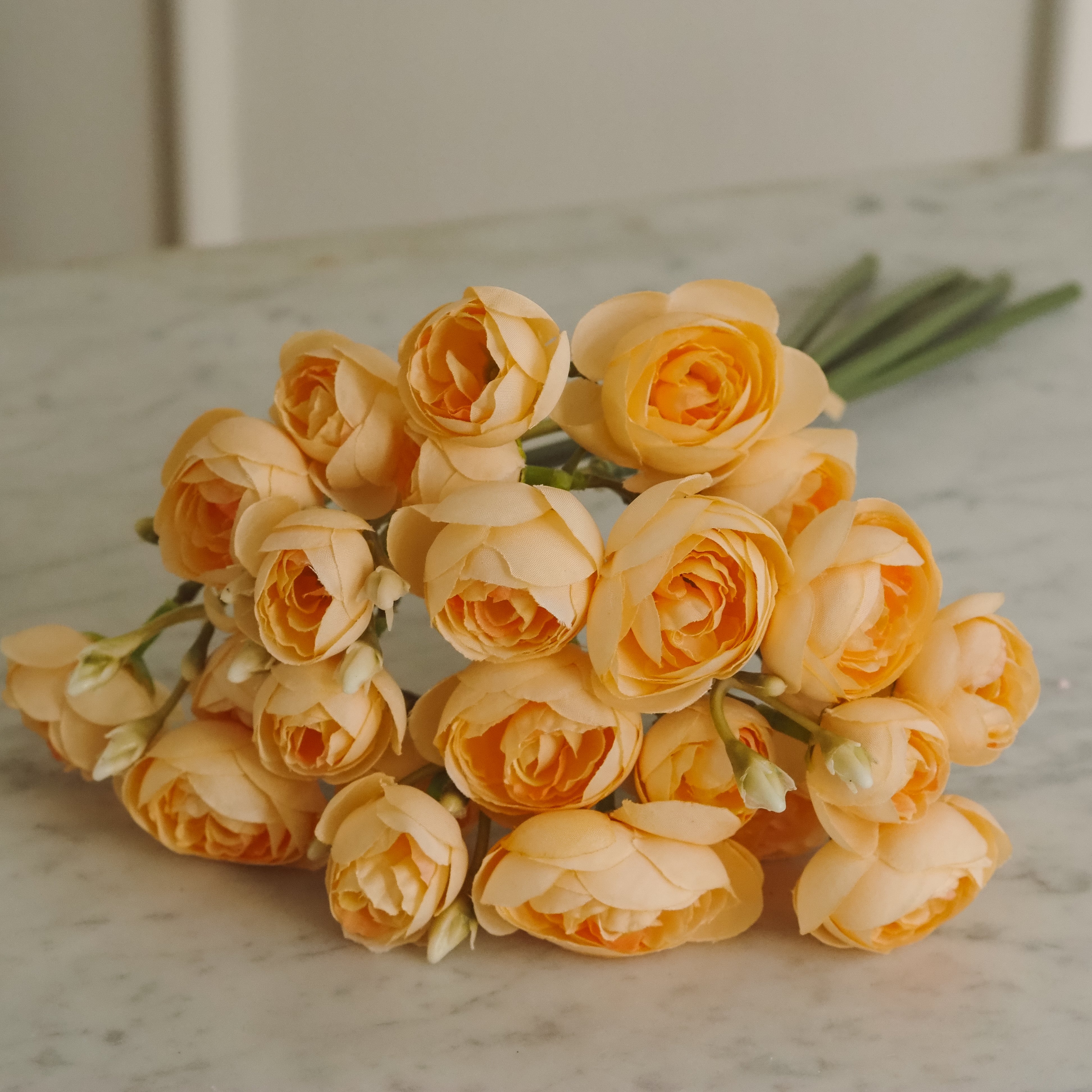 Ranunkelzweig · floraler Dekorationszweig in Apricot